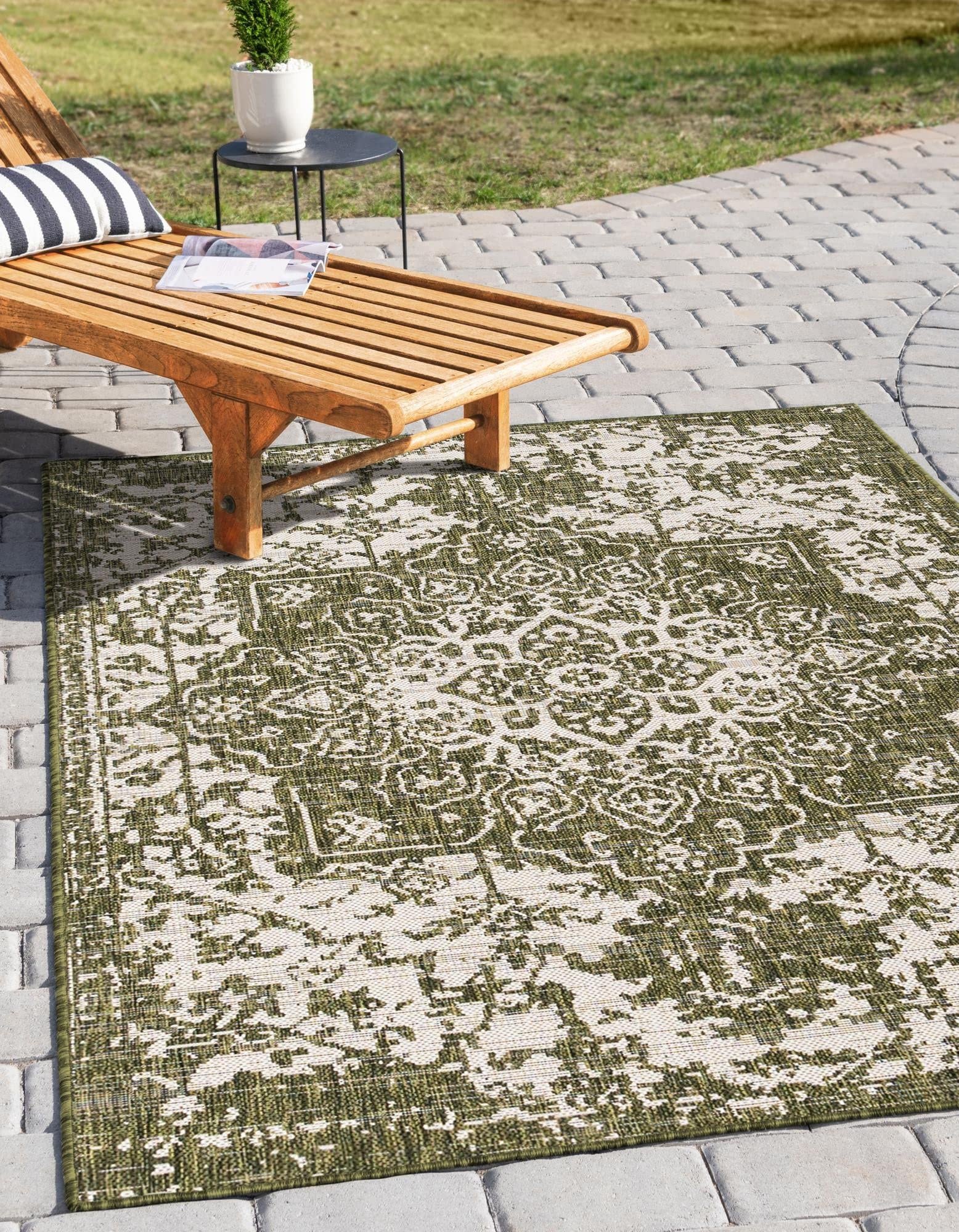 Unique Loom Jill Zarin Outdoor Collection Area Rug - Dubai (13' Square, Green/ Ivory)