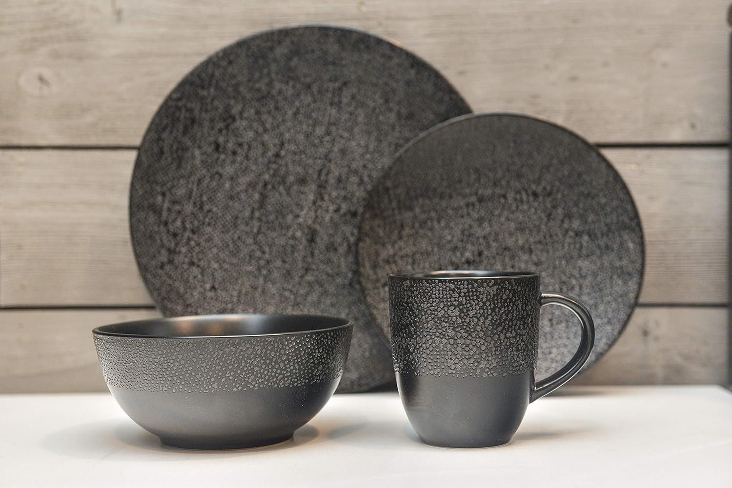 Red Vanilla Black 16 Matrix Piece Dinner Set