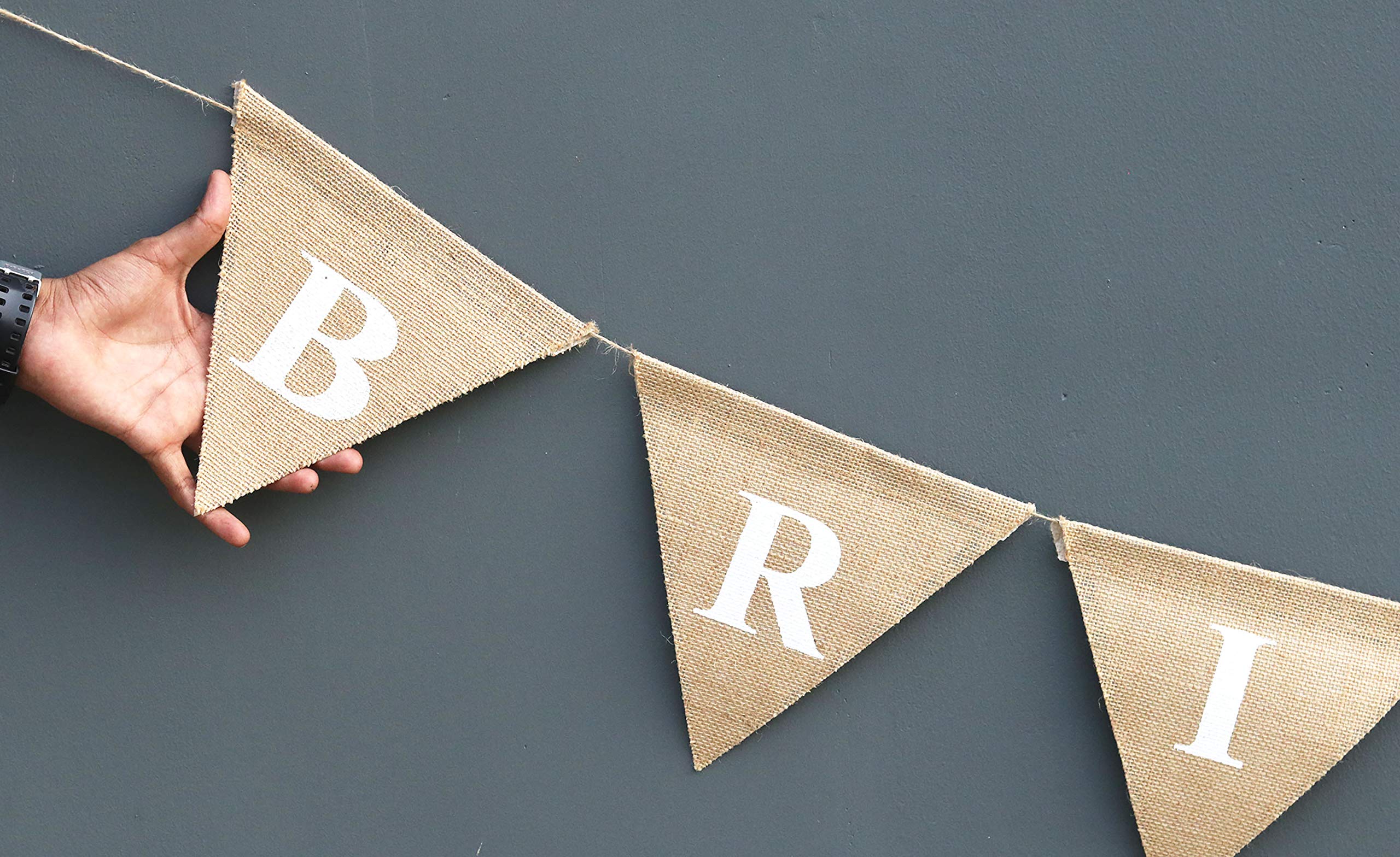 Letrero De Boda Personalizado De Arpillera Y Encaje: El Detalle Rústico Que Toda La Familia Recordará Sin Necesidad De Plan De Asientos