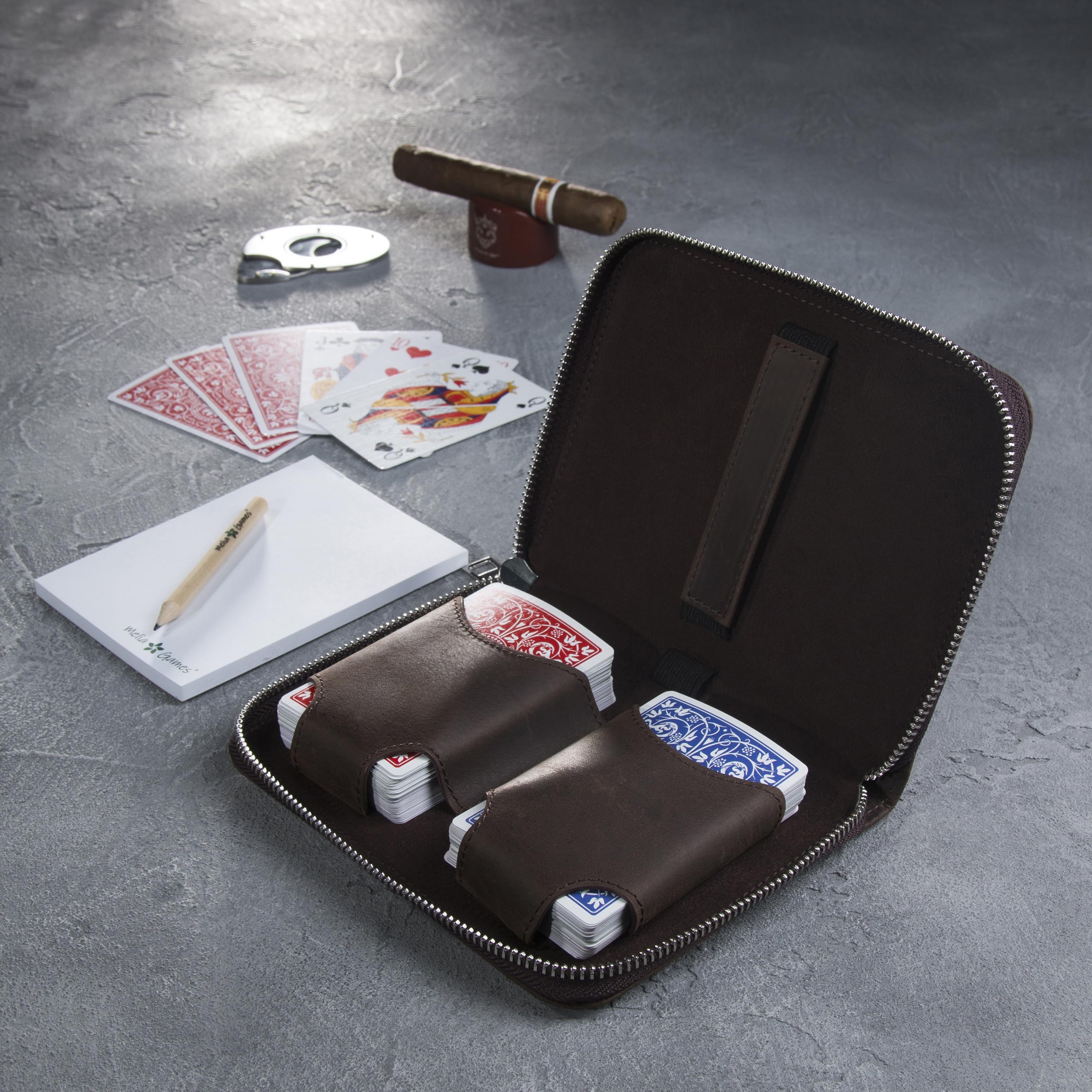 B-Ware Spielkarten Set Deluxe - Hochwertiges Karten-Etui aus feinstem Leder - komplettes Set inklusive 2 Spielkartendecks, Notizblock und Bleistift (Dark Brown) - OPTISCHE MÄNGEL