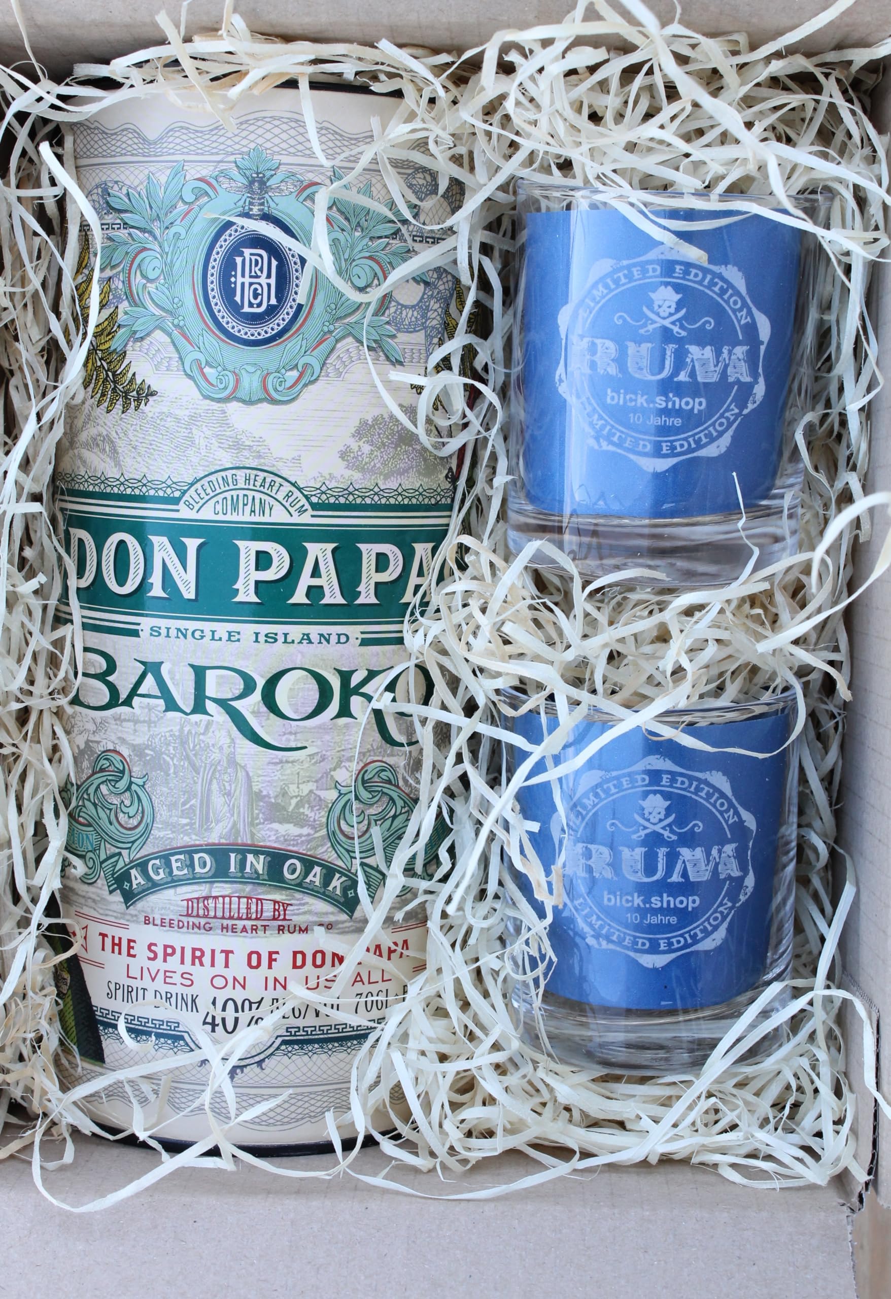 Geschenkset 2 Gläser + 1 Flasche Rum, personalisierte lasergravierte Geschenkidee Ihr Text gravierte Rumgläser, Geschenkbox (PhilippinesRumDesign, 200ml RumGlas, Don Papa Barokko 40% Vol)