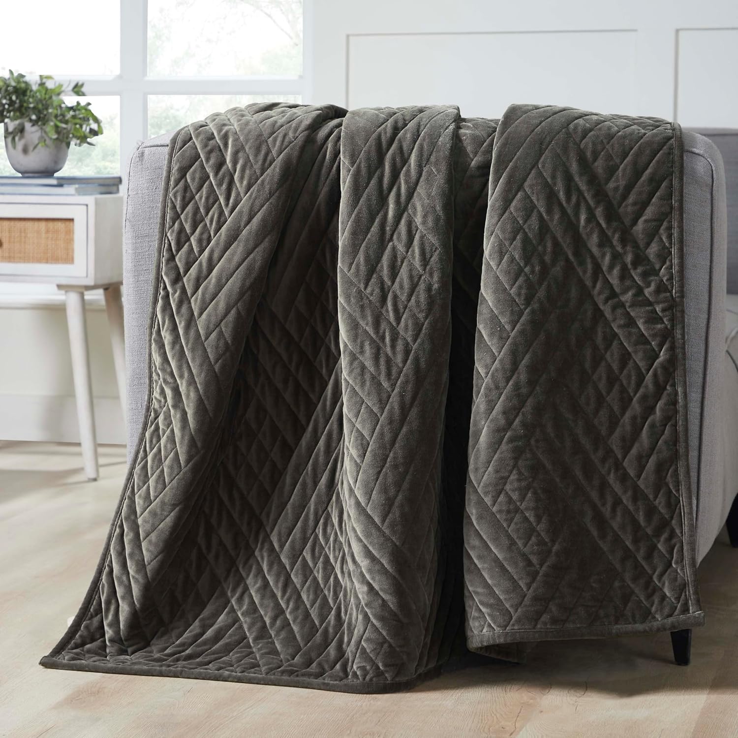Superior 100% Cotton Velvet Quilt, 1 Lightweight Breathable Coverlet, Luxury Home Decor, Comfy Home Essential Bedding, Cotton Fill, Geometric Aesthetic, Karina Collection, Throw Size, Grey