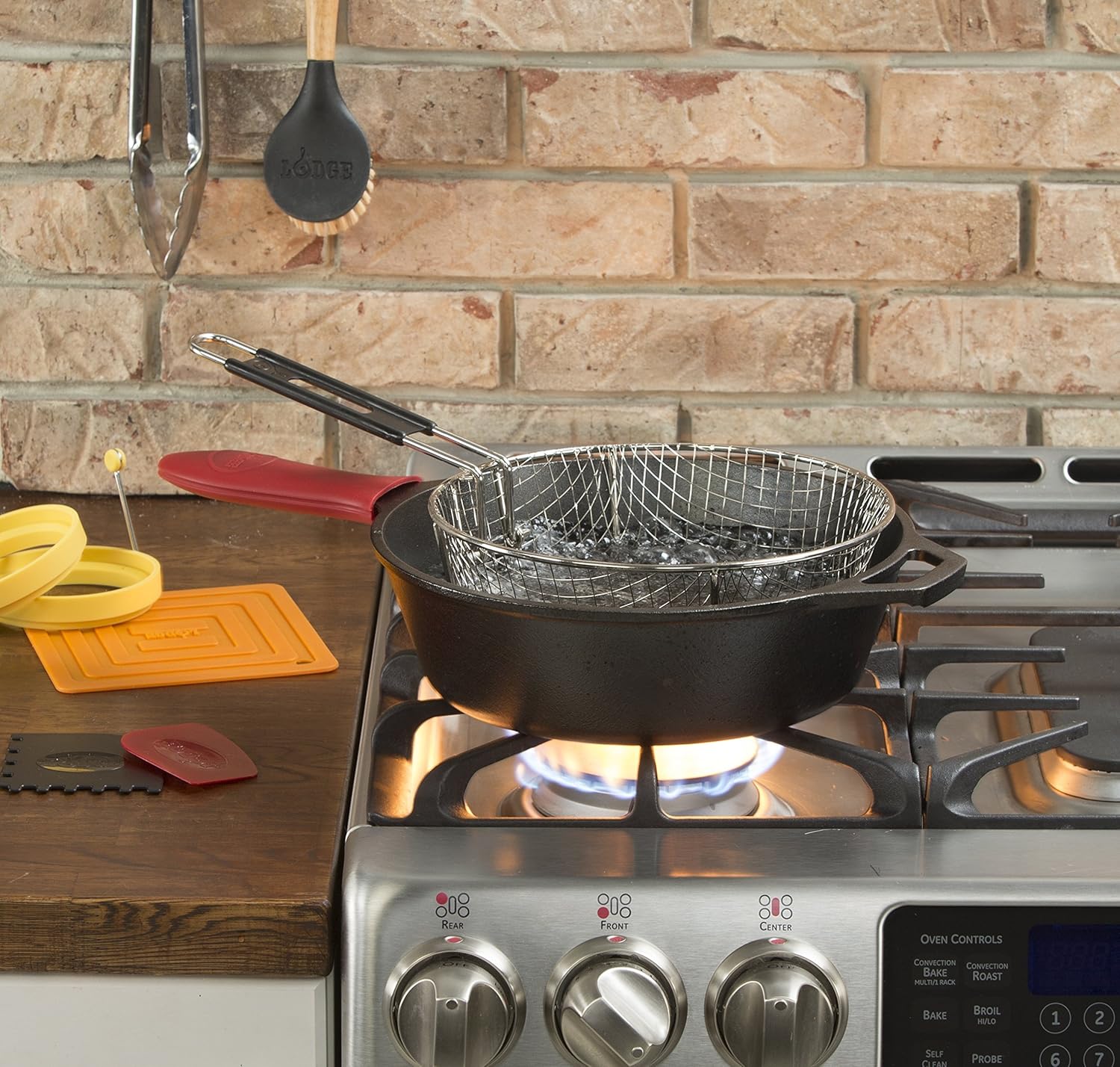 Lodge 5 Quart Pre-Seasoned Cast Iron Deep Skillet - Signature Teardrop Handle & Assist Handle - Use in the Oven, on the Stove or Grill, or Over a Campfire - Black