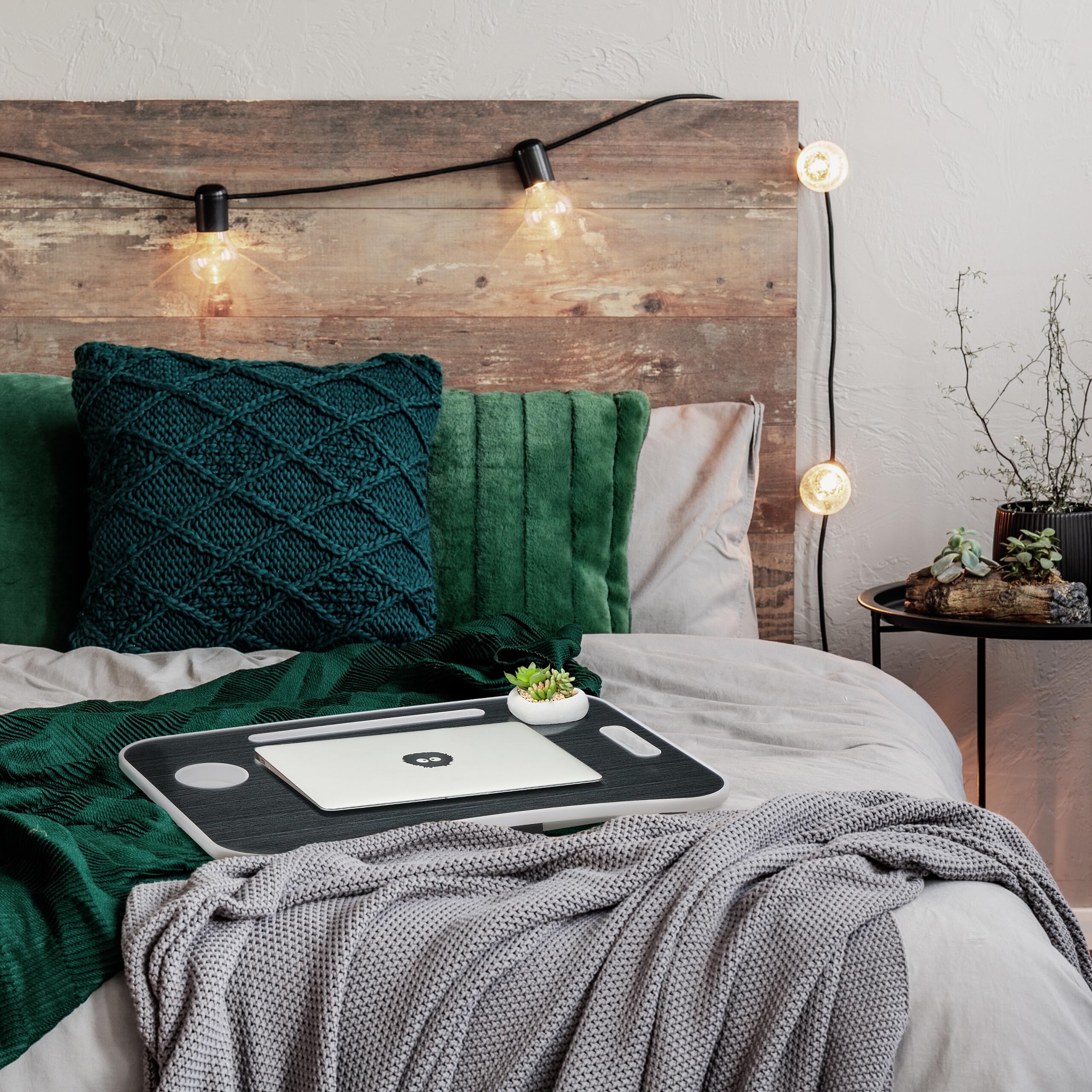 Relaxdays Stolik pod laptopa do łóżka i kanapy, wys. x szer. x gł.: 26 x 63 x 40 cm, składany stolik pod łóżko, stolik na notebooka, czarny/biały
