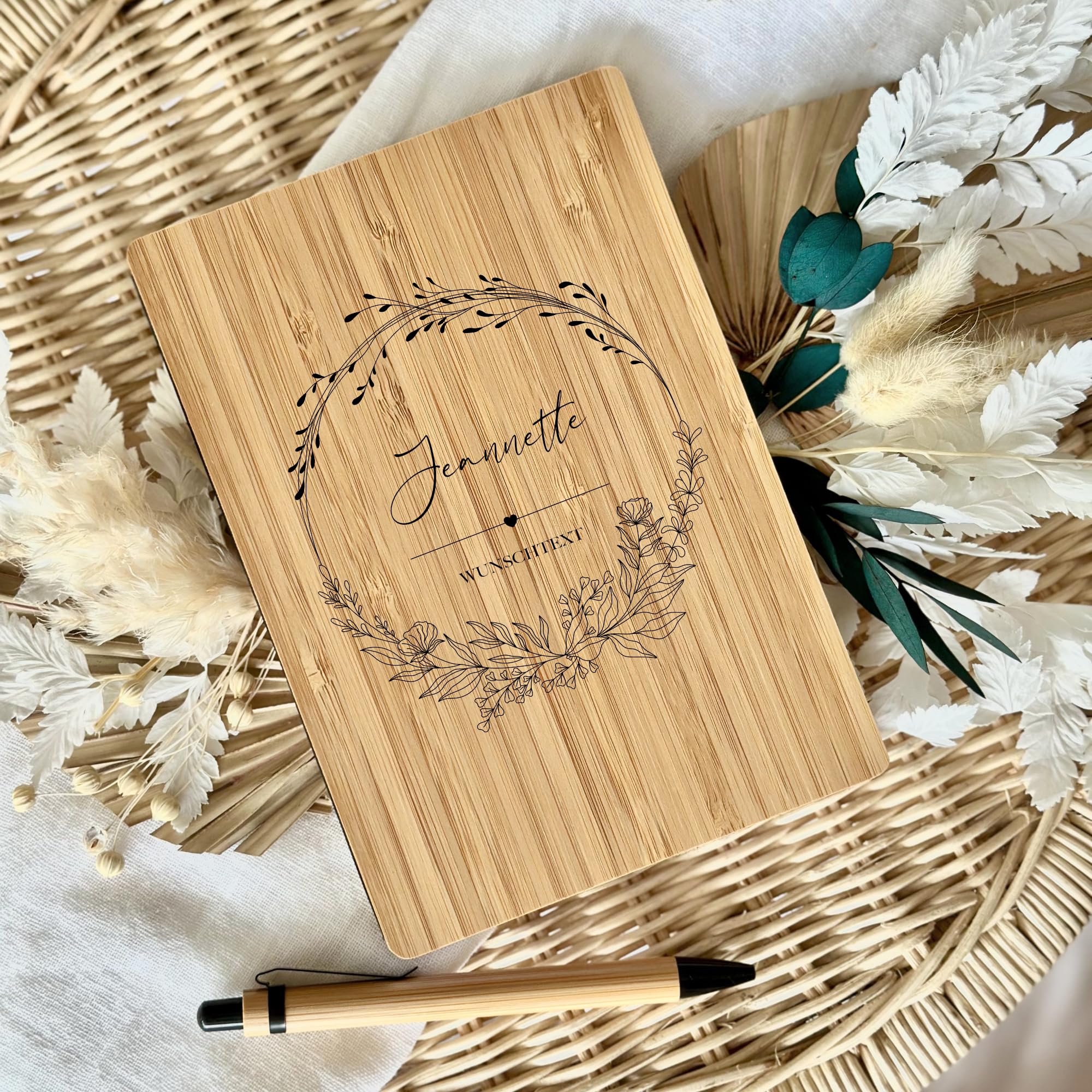 Manufaktur Liebevoll I Notizbuch personalisiert Tagebuch mit Namen A5 personalisiert Journal Mädchen Frauen Teenager Geschenk Notizbuch Bullet Journal Geschenkset Kugelschreiber (Motiv Wunschtext)