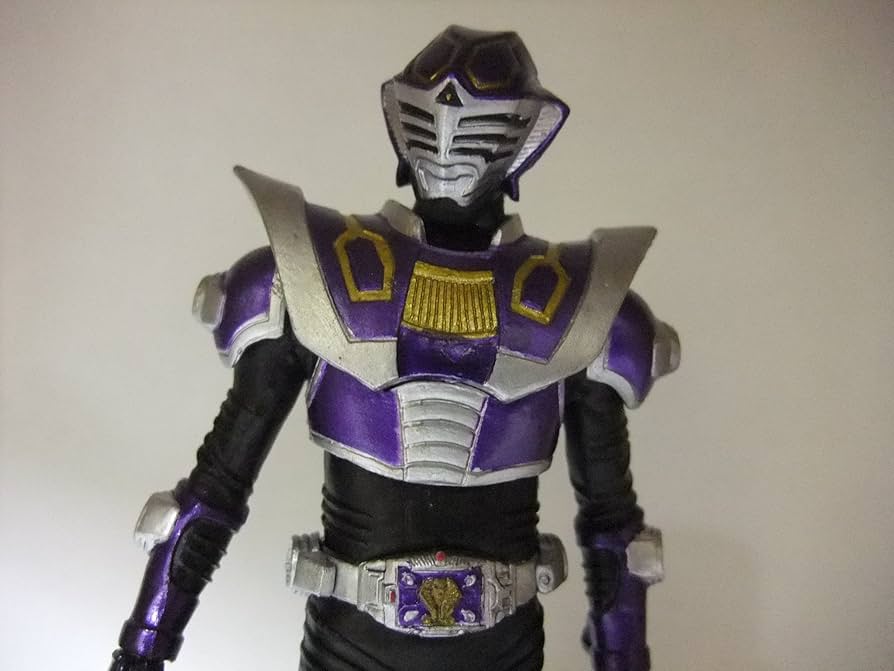 仮面ライダー王蛇（オウジャ）ヘルメット 等身大 着用可能 塗装済み完成品 Amazon.co.jp: アルティメットソリッド ザ・ダークヒーローズ