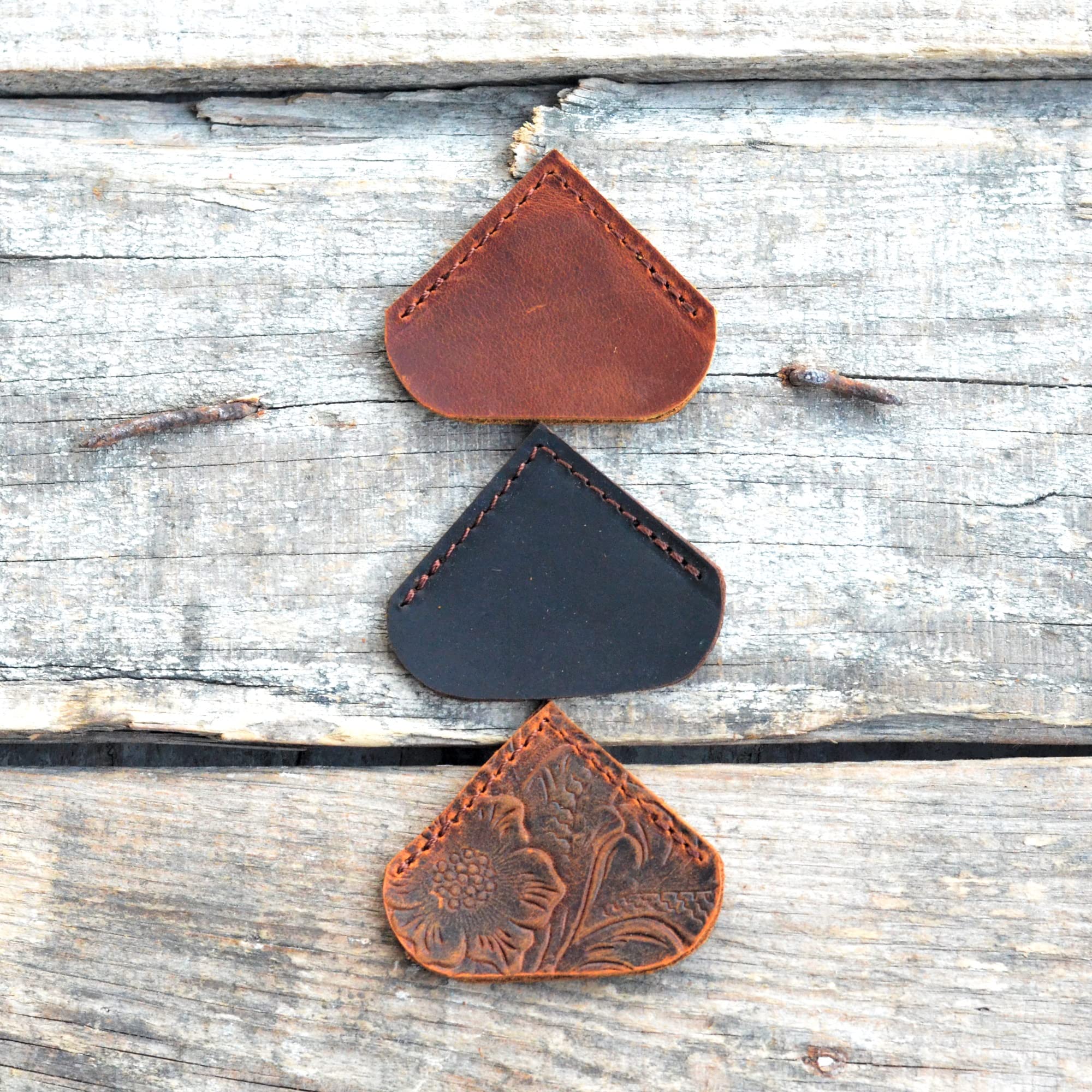 JJNUSA 3Pcs Heart-Shape Leather Bookmark Page Corner Page Maker Leather Bookmark Reading Book Marker for Bookworm Women Men Teacher Student Lover Gift for Reader - Image 4