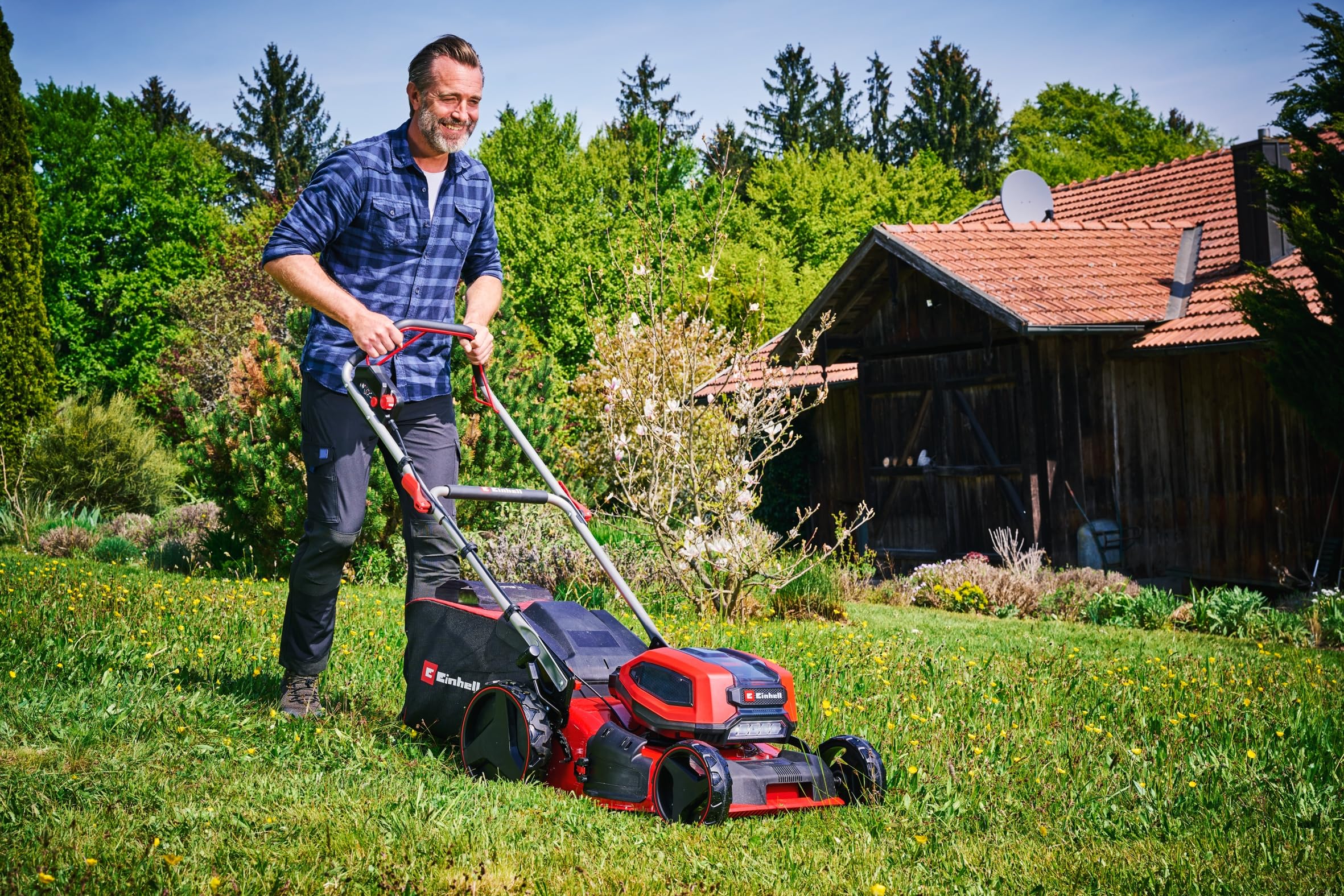 Einhell Professional Cortacésped con batería GP-CM 36/47 S Li BL Power X-Change (36 V, 47 cm de ancho de corte, hasta 700 m², sin escobillas, cesta 65 L, incl. 4x4,0Ah baterías, 2x Twincharger)