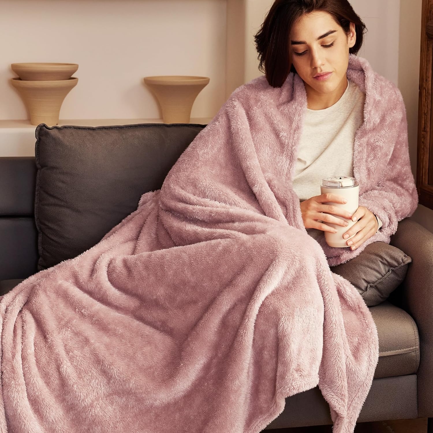 Exclusivo Mezcla Plush Fuzzy Fleece Throw Blanket Extra Large, Super Soft, Fluffy and Warm Blankets for Couch, Bed, All Season Use (50x70 Inches, Pink) - Image 2