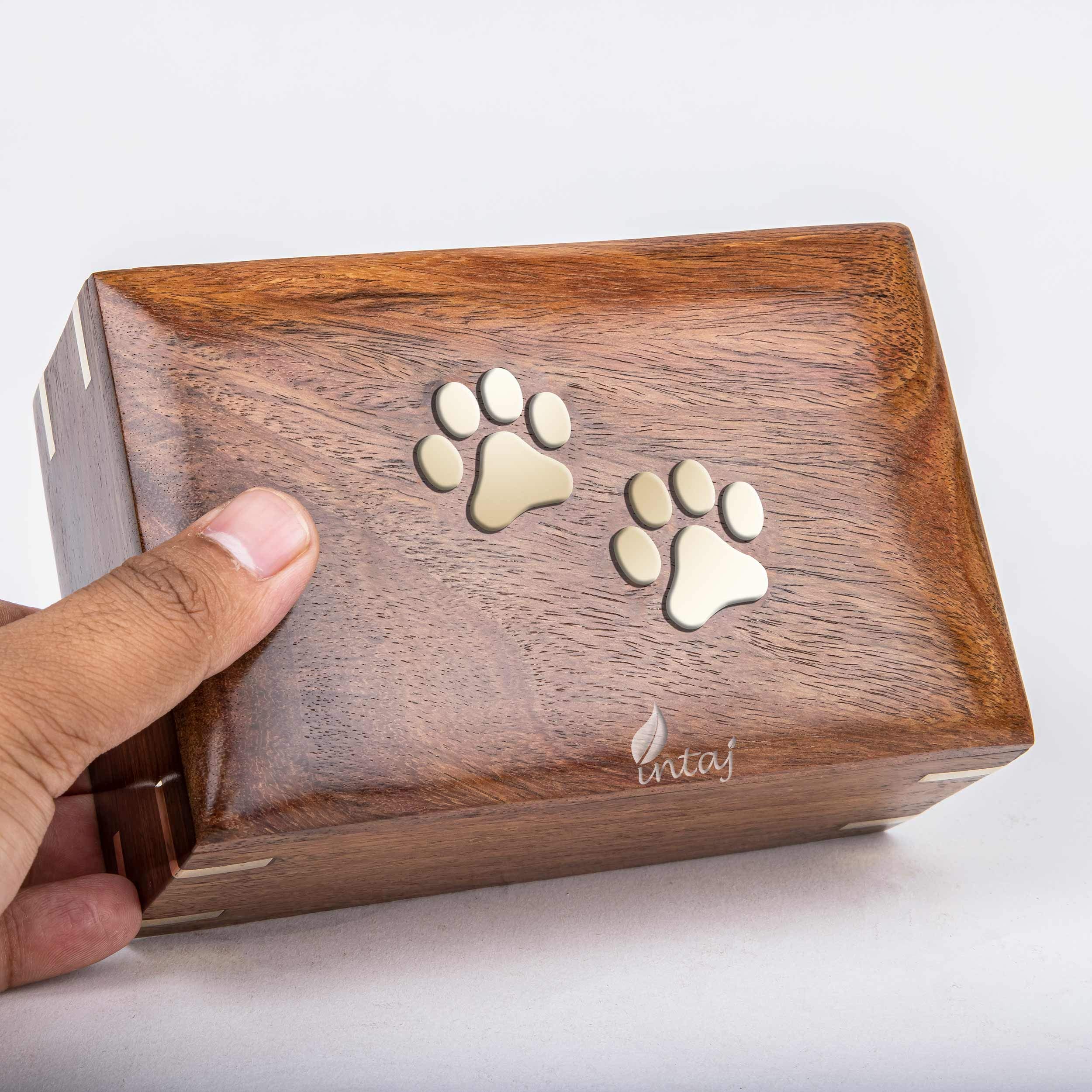Urna per ceneri per cani, in palissandro, realizzata a mano, con zampe intarsiate, per la cremazione, per gatti, scatola decorativa in legno (due zampe, M, 19 x 13 x 9 cm)
