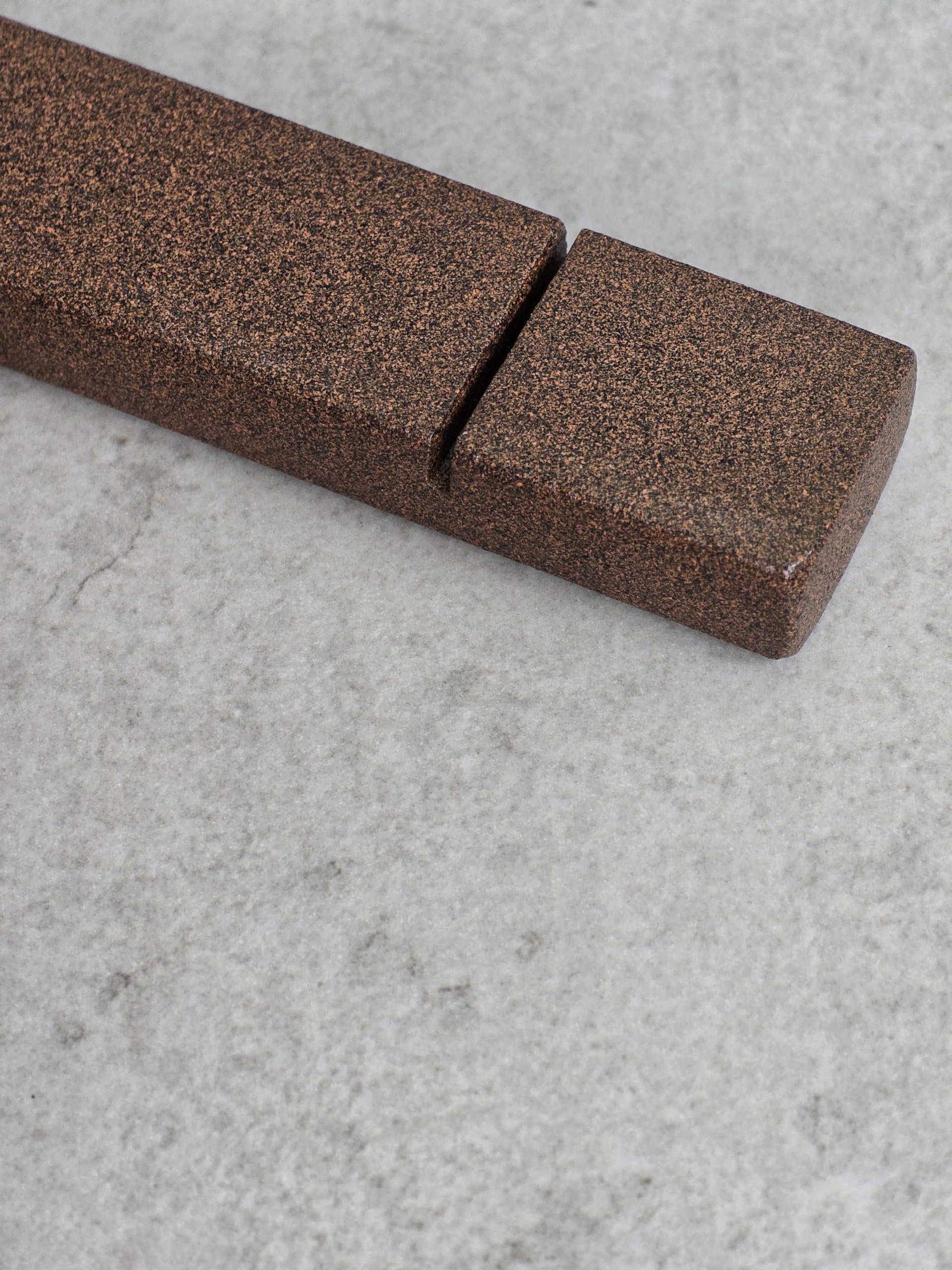 Poggia Posate in Metallo, 9.5 × 2 × 1 cm, Design Minimale con Feltro Antigraffio (4, Corten Raggrinzato)