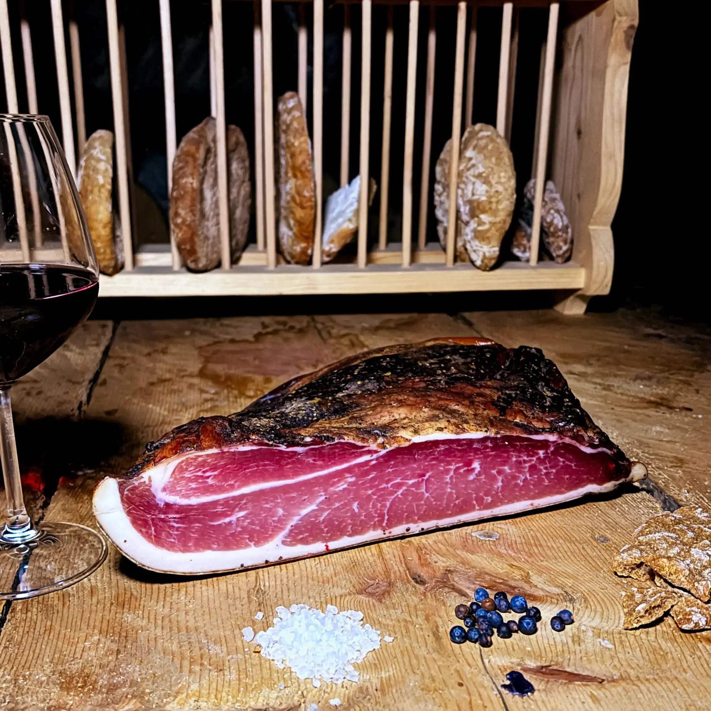 Speck – 2400g – aus Südtirol am Stück, handwerklich hergestellt & luftgetrocknet