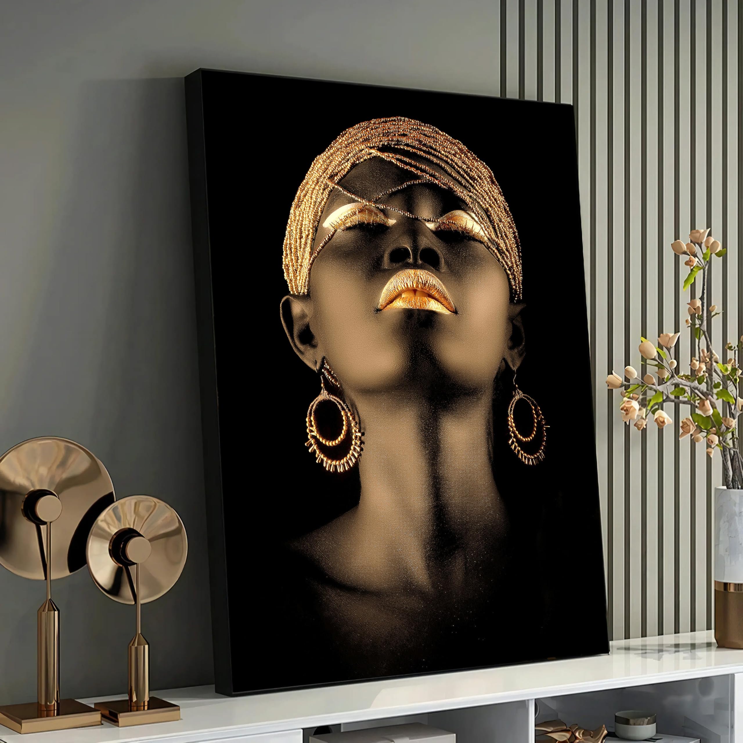 Retrato africano con labios dorados, lienzo negro y oro de 21x30cm 7