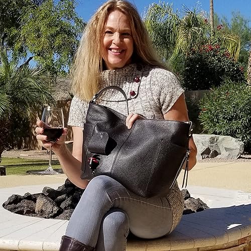 Miniatura 6 de PortoVino Bolsa de vino 100% cuero italiano  Bolsa de vino con boquilla oculta y botella dispensadora para los amantes del vino que sostienen y