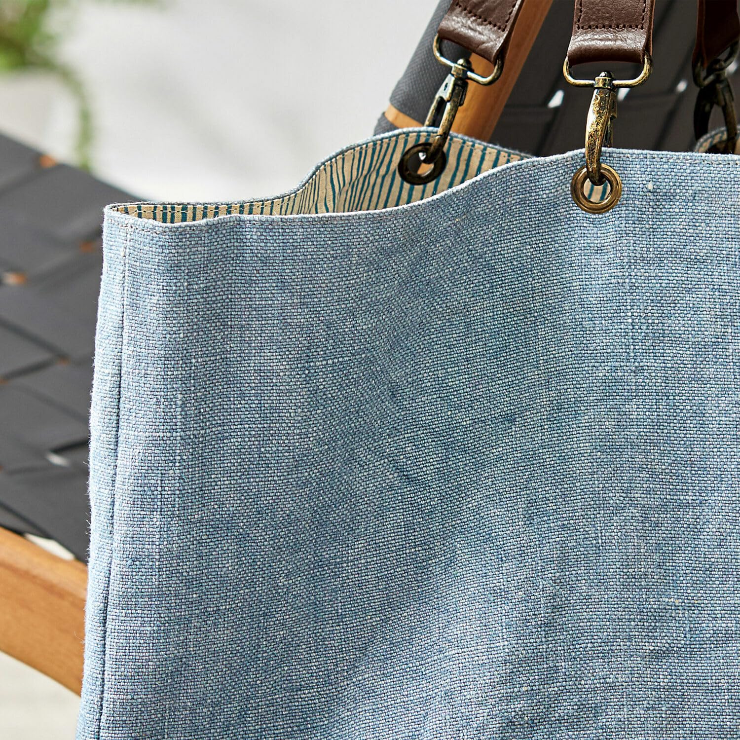 Loberon Tasche Bente - Dezent & Stilvoll - Naturnaher Chic - viel Stauraum - mit Innentasche - Shopper - Henkeltasche - Accessoire - Jute - Büffelleder, blau/braun | Dezent & Stilvoll - Naturnaher Chic - viel Stauraum - mit Innentasche - Shopper - Henkelt