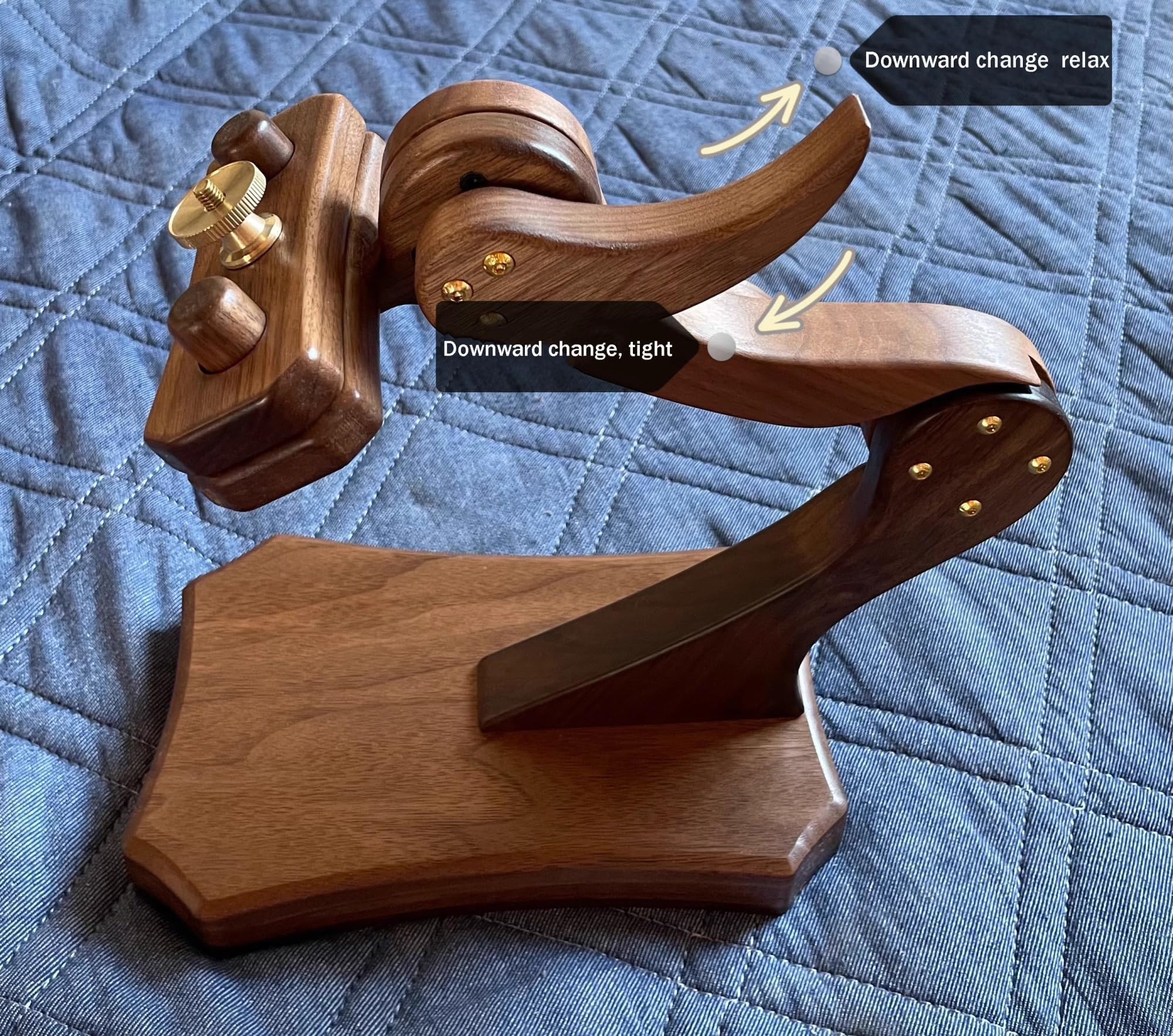 Este Soporte de Bordado Ajustable con Marco de Madera Maciza es un Soporte de Suelo para Aros de Bordado, Manualidades y Costura, Duradero y Elegante.