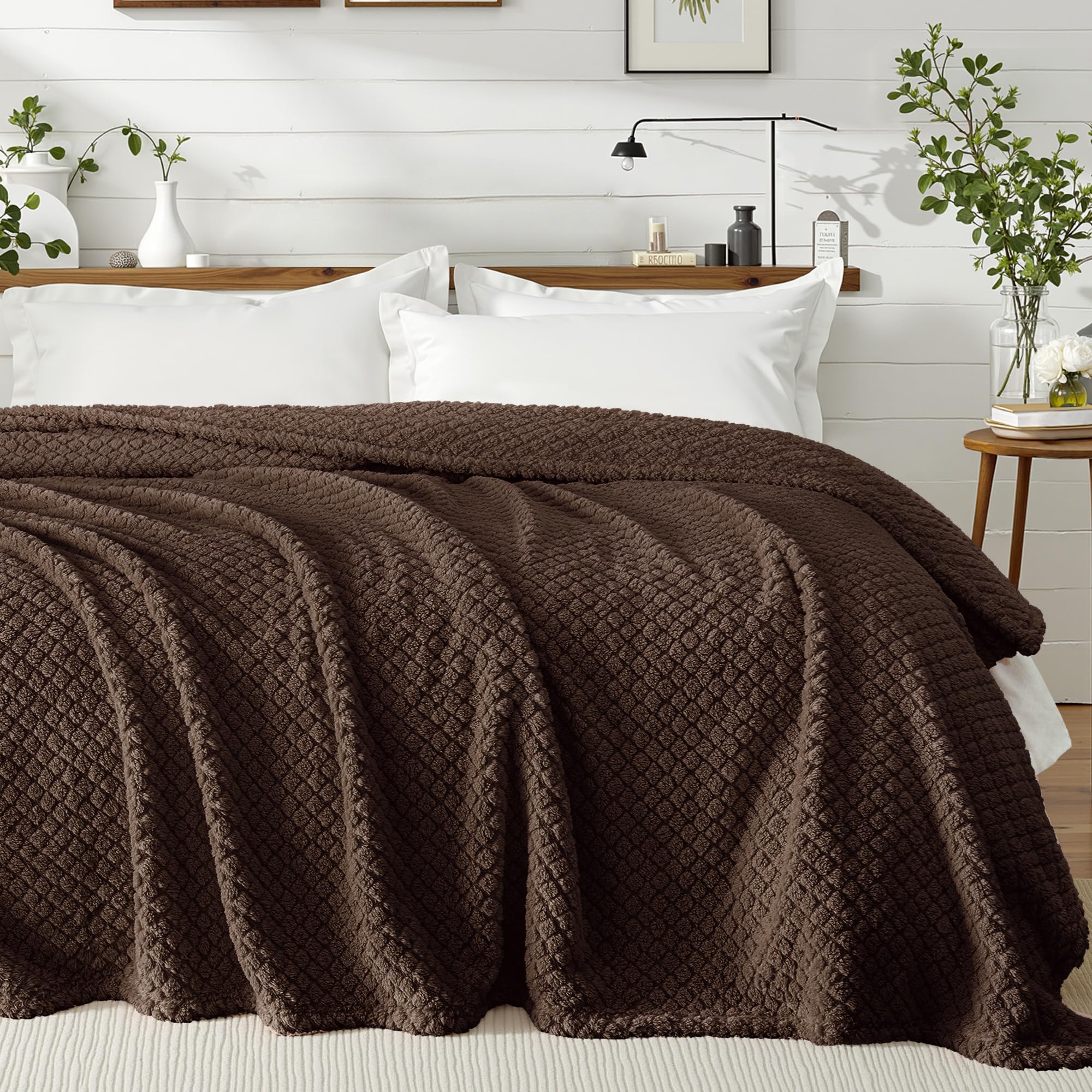 Exclusivo Mezcla Queen Size Flannel Fleece Blanket, Super Soft Jacquard Bed Blanket, Lightweight Fuzzy Warm for All Seasons, 230x230 CM, Coffee