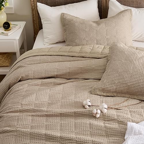 Bedsure Juego de edredón de algodón, colcha tamaño King, edredón ligero de gofre, tamaño King, colcha de cama caqui para todas las estaciones