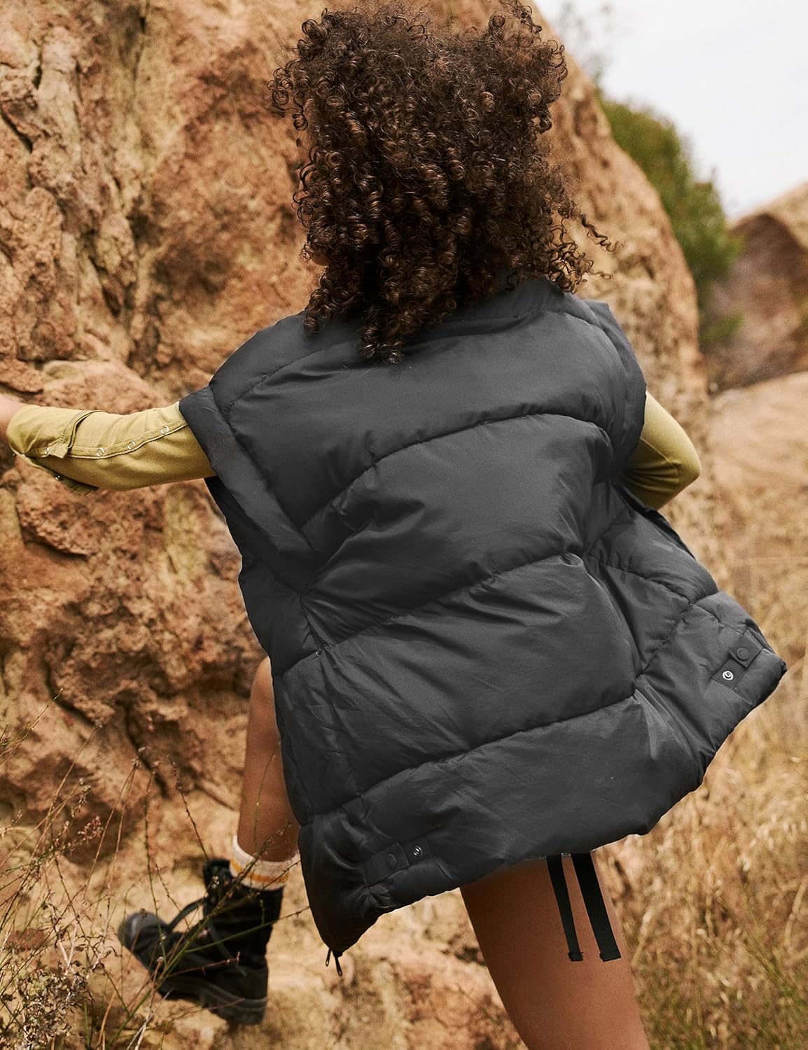 Women's Winter Crop Puffer Vest Lightweight Warm Flysleeve Stand Collar Padded Puffy Jackets Coats with Pockets - Image 6