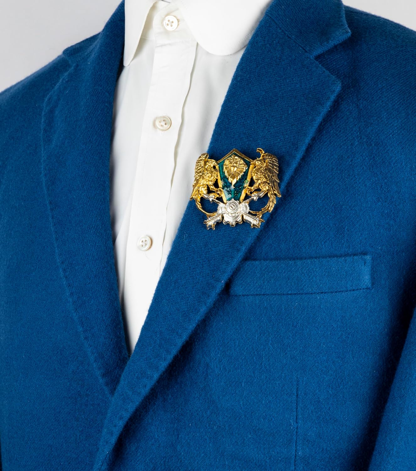 Knighthood Antique Golden Brooch for Men and Women – Stylish Eagle and Lion Head Badge Pin