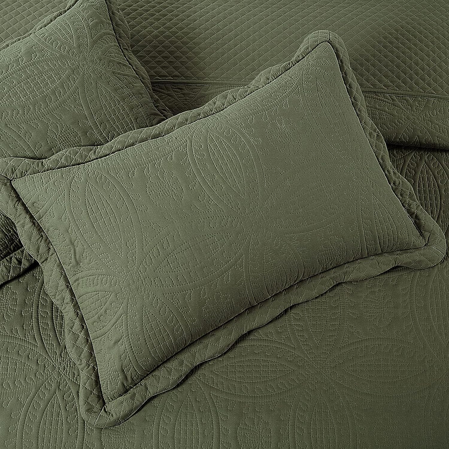 HOMBYS Oversized King Bedspreads 122"x138", Quilt Set Extra Wide & Lightweight Bedding Set, Soft, Durable & Breathable Coverlet for All Seasons, 3 PCS, (Olive Green, 122"x138")