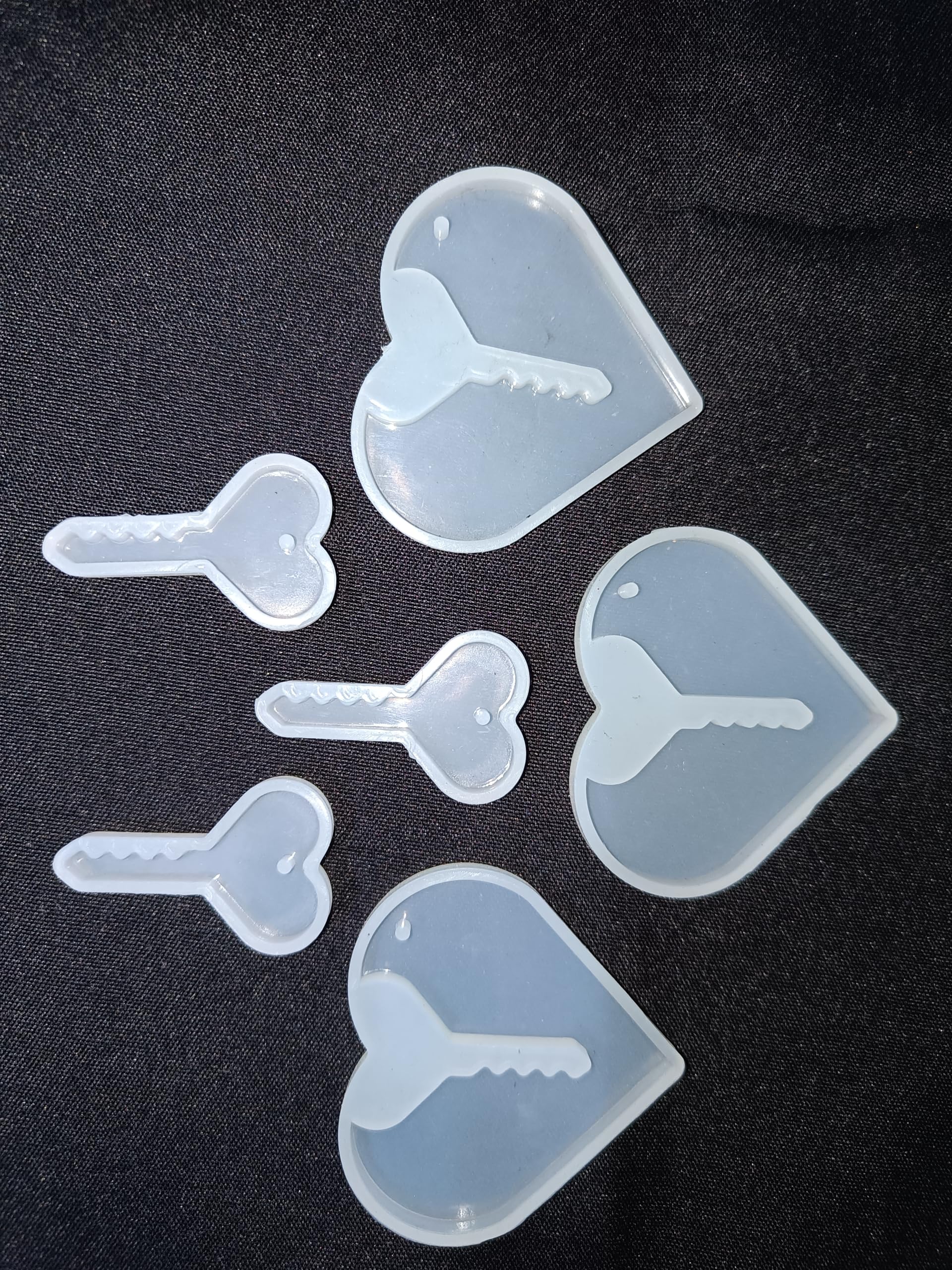 EnaMeena 4-Pack Heart-Shaped Keychain Silicone Molds for Epoxy Resin Casting. Perfect for Crafting Unique Keychains.