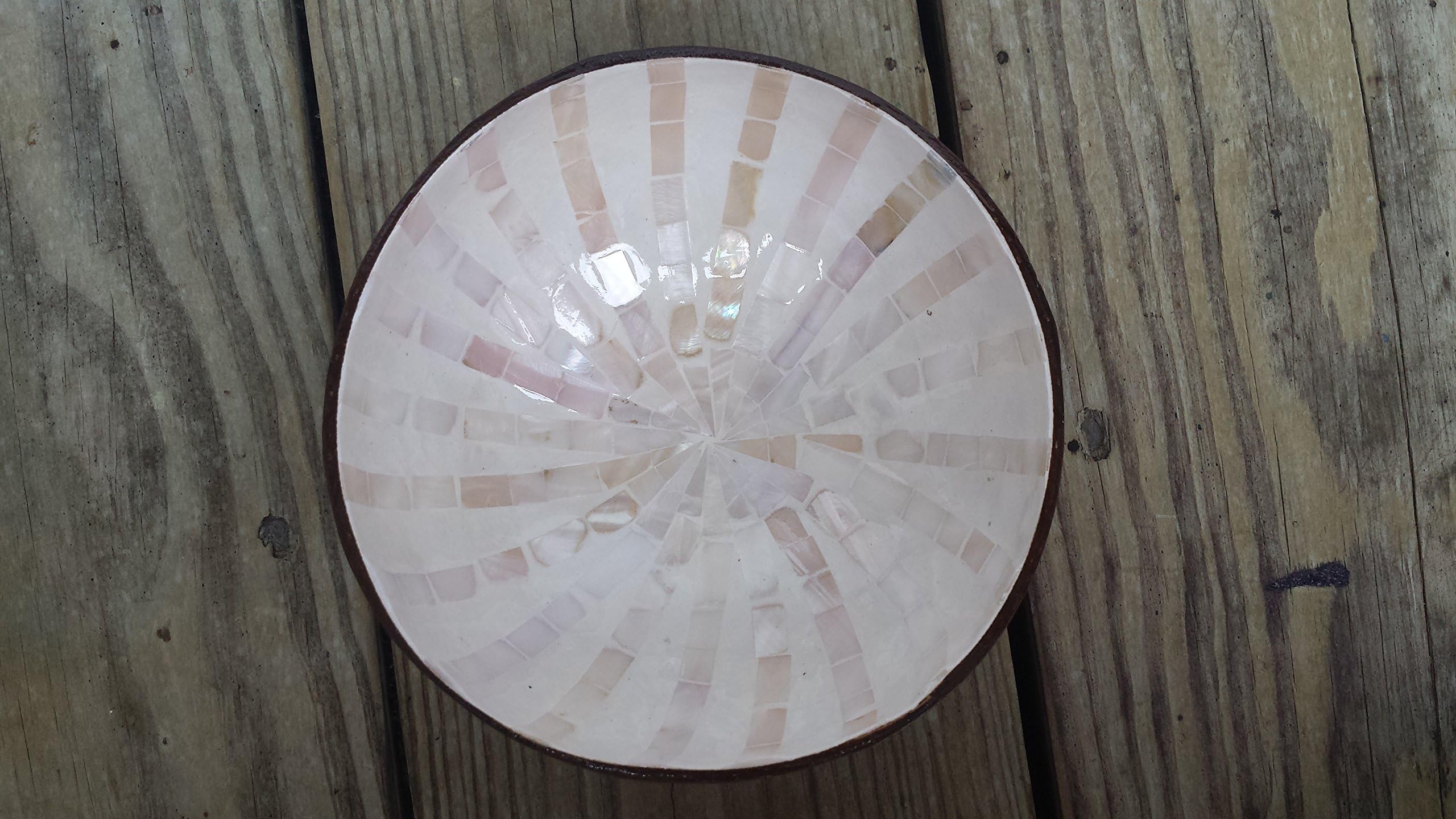 A21 - Coconut bowl with mother of pearl inlaid - Purity