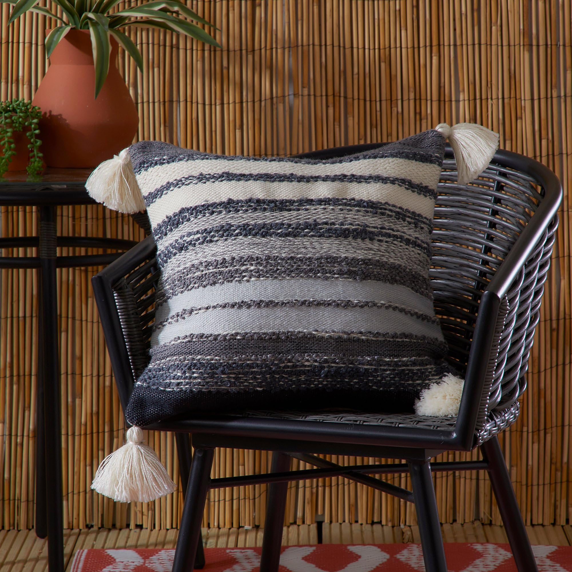 Drift  Black Grayson Indoor Outdoor Eco-Friendly Filled Cushion in Size 43, Sports Direct