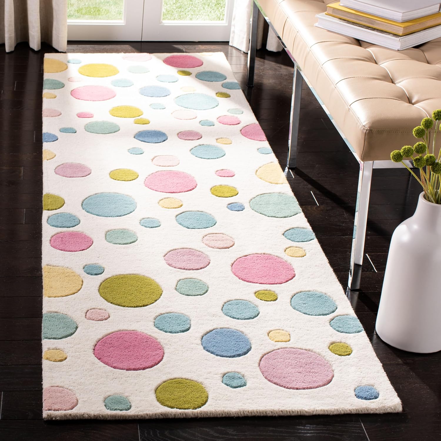 SAFAVIEH Soho Collection Runner Rug - 2'6" x 6', Ivory & Multi, Handmade Wool, Ideal for High Traffic Areas in Living Room, Bedroom (SOH753A)