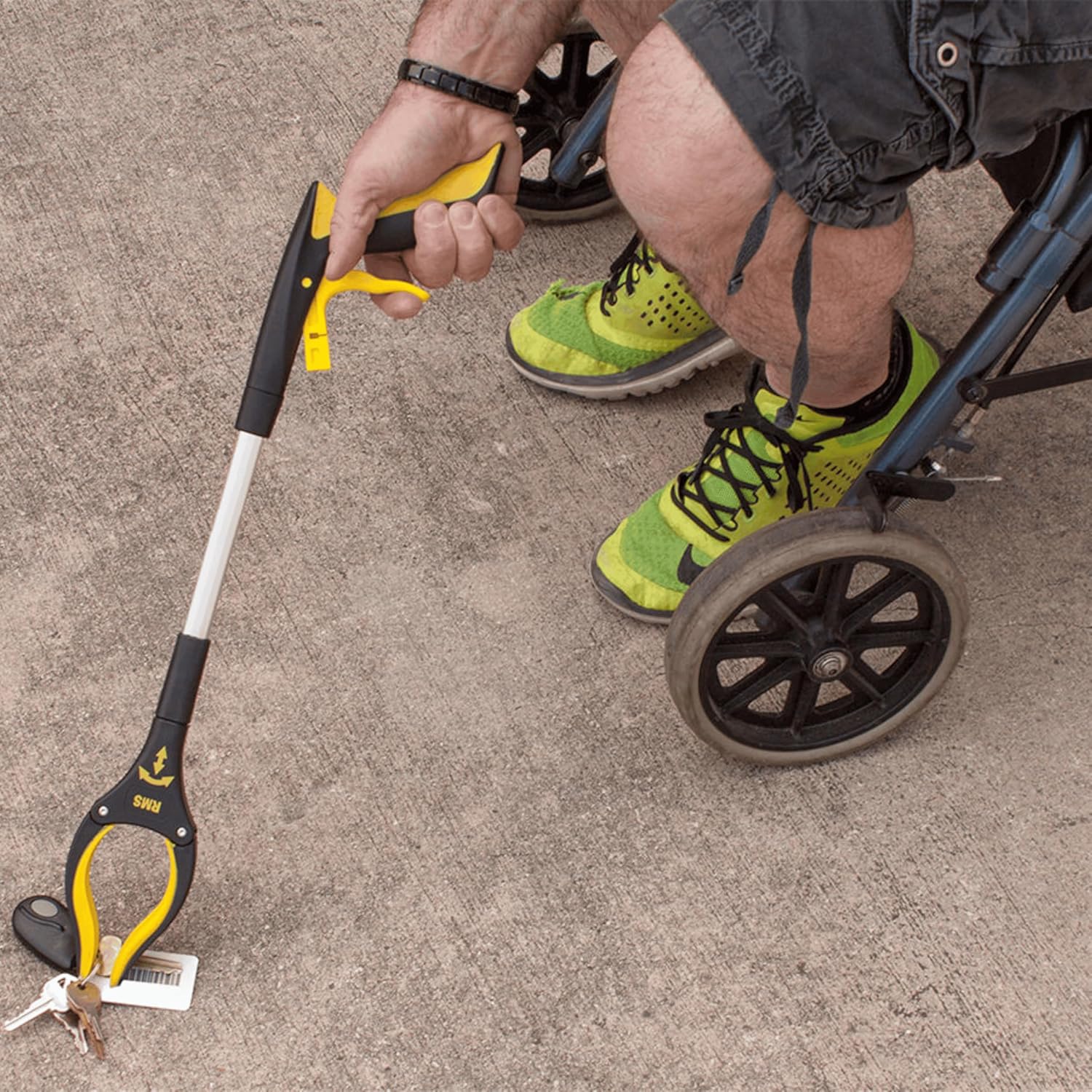RMS 2 Pack 21 Inch Short Grabber Reacher with Rotating Jaw - Mobility Aid Reaching Assit Tool image 6 of 8 B0DQ9K4JP4