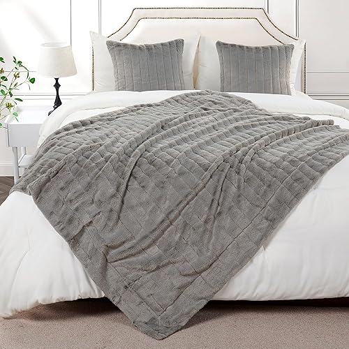 Miniatura 3 de Home Soft Things Manta de piel sintética de conejo (60 x 80 pulgadas) y 2 fundas de almohada (18 x 18 pulgadas), juego de 3 almohadas plateadas,