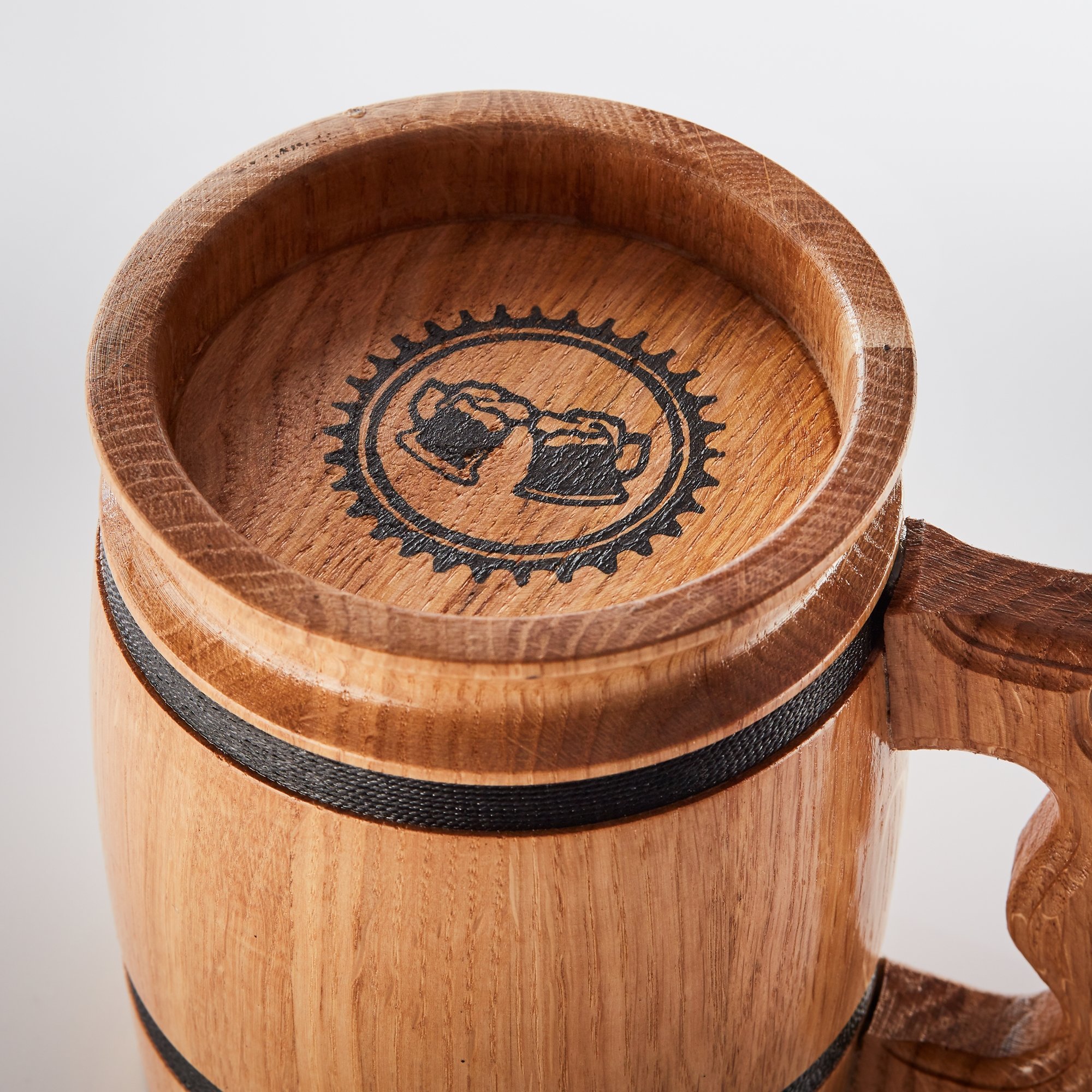 Grote houten biermok - eiken - handgemaakt met verbazingwekkend vakmanschap en hoogwaardige materialen - gevoerd met metaal - robuust - duurzaam
