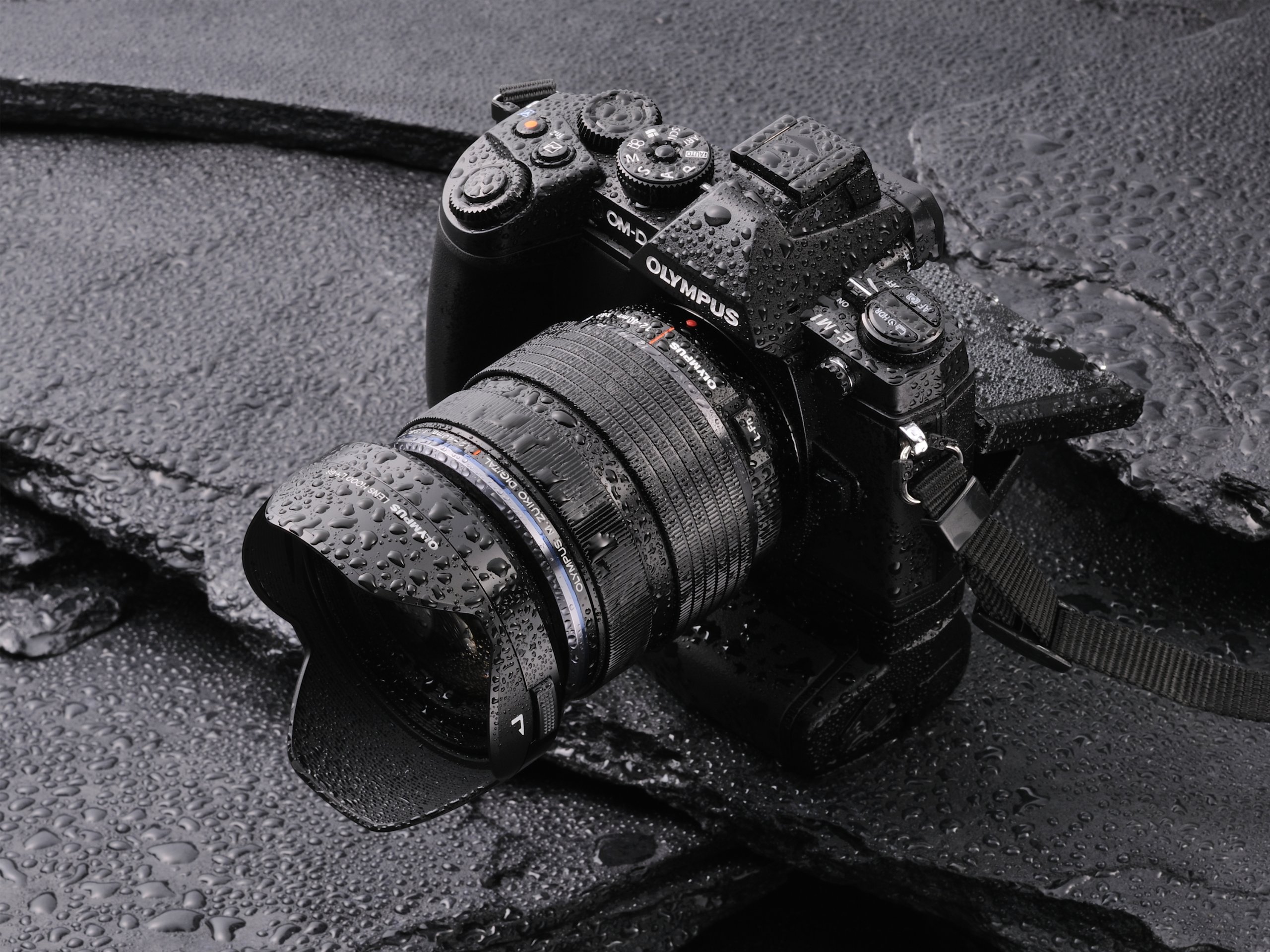 Amazon | OLYMPUS ミラーレス一眼 OM-D M1 12-40mm F2.8 レンズキット  