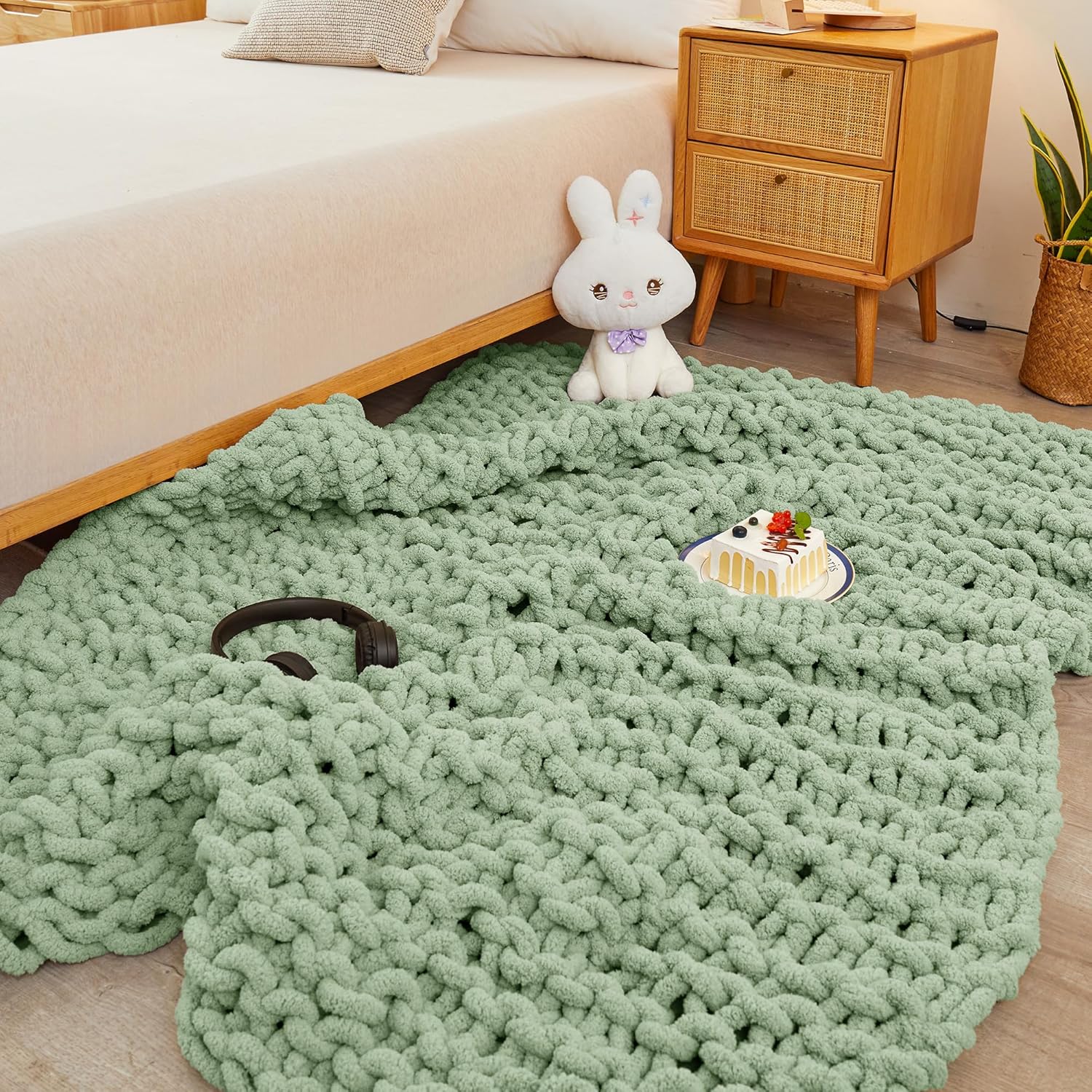 Mooreeke Chunky Knit Blanket 50"x60" Light Green Soft Washable Chenille Throw Blanket Cozy 100% Handmade Crochet Blankets with Jumbo Chenille Yarn for Couch Bed Sofa Room Decor