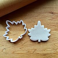 Vista 3 de Inc Rounded Maple Leaf (outline) Cookie Cutter - Dishwasher Safe (2")