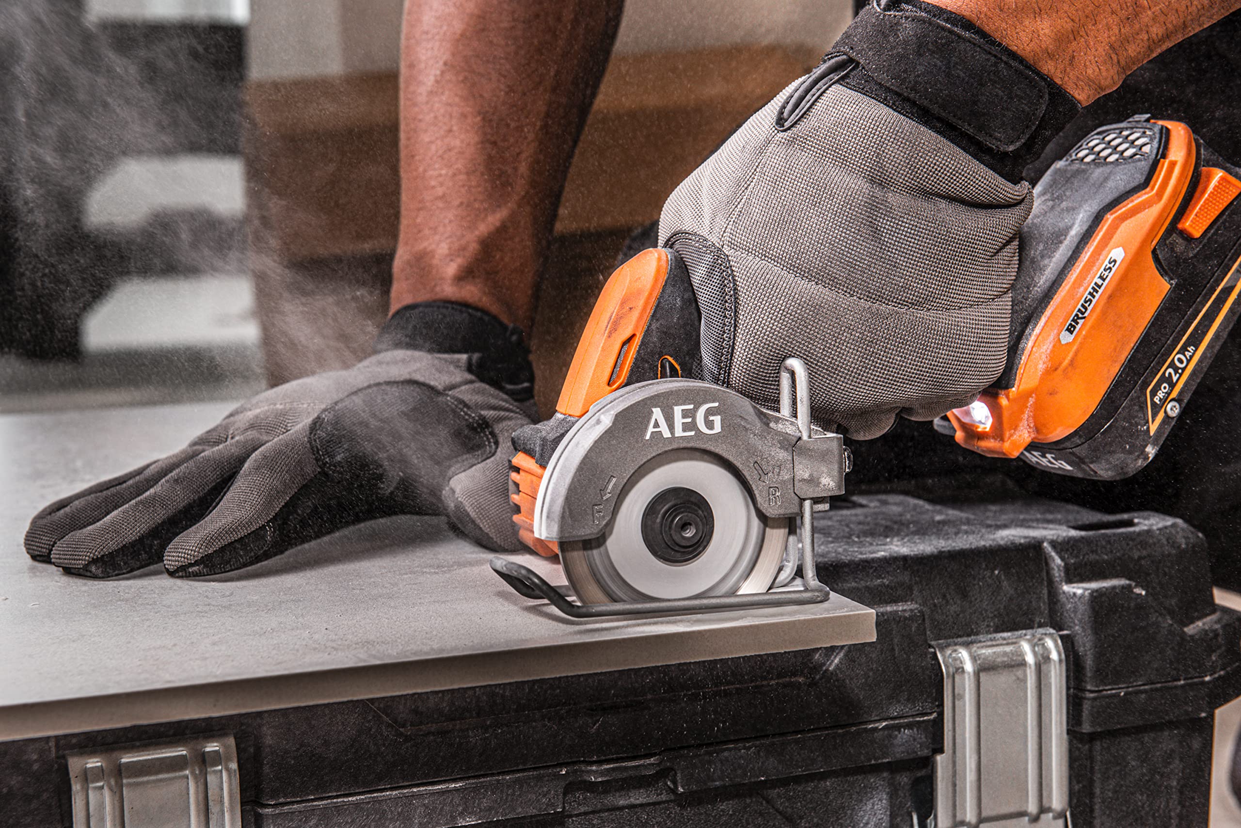 AEG BMMS18SBL-0 Smerigliatrice SubCompact 18V Brushless, Batteria Non Inclusa, Eroga Fino a 20.000 g/min, Peso di 1.2 Kg con Batteria 2.0Ah, Diametro Disco 76 mm, Massima Capacità di Taglio 16 mm