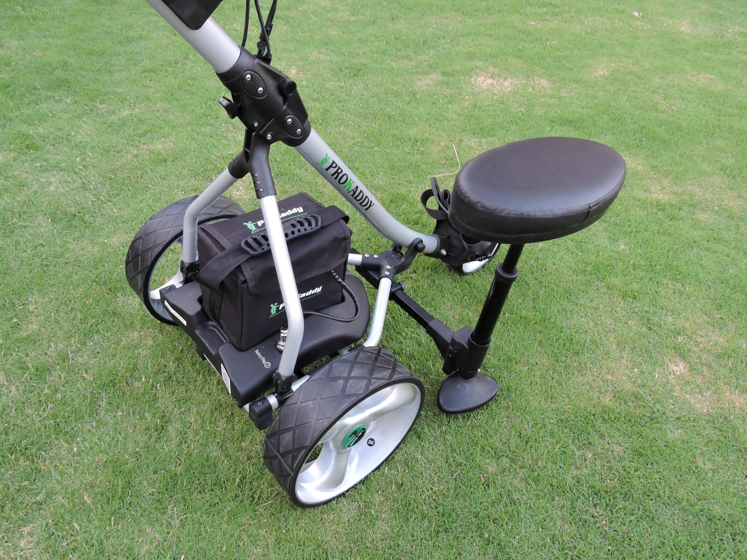 Elektryczny wózek golfowy S2G Digital Plateado z baterią 33A i asiento removible