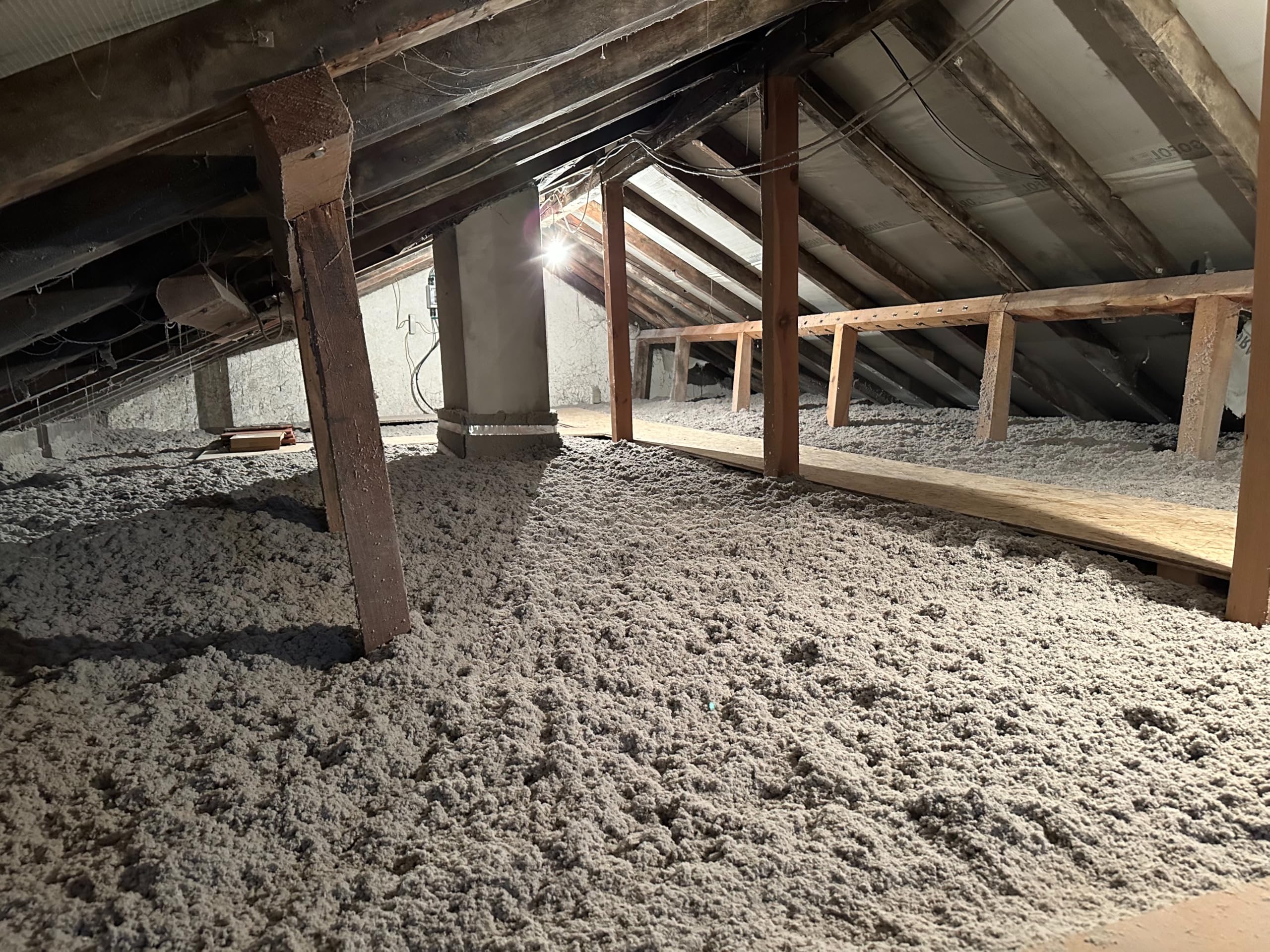 UNIFLOC® Zellulosedämmstoff Palette 21 Sack 296 kg – Fußbodenschüttung aus Zellulose – Einfache Dämmung für Holzbalkendecken, Speicherböden & – Premium Wärmeleitfähigkeit λD 0,038