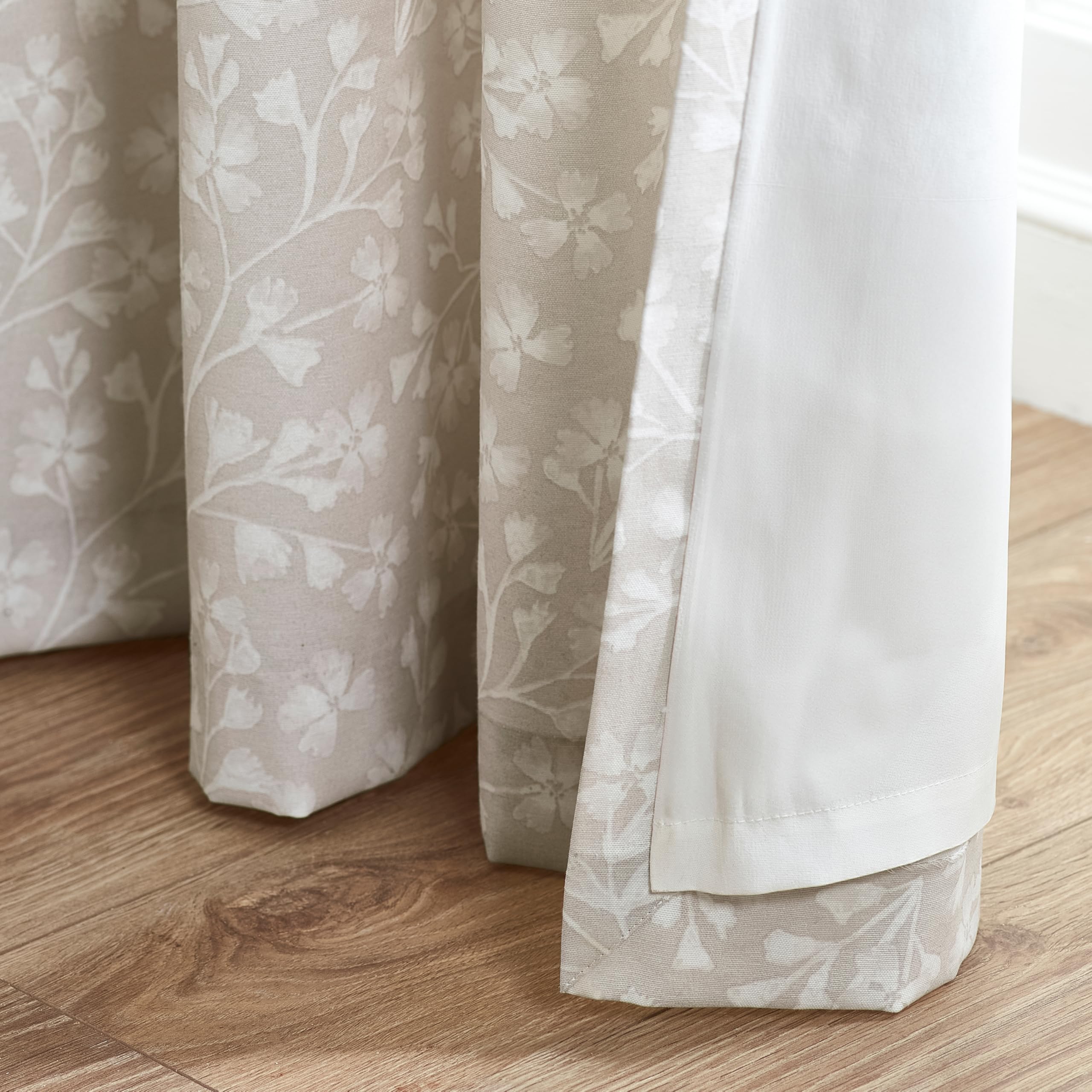 Catherine Lansfield Brooke Lot de 2 Rideaux doublés à œillets Motif Floral Naturel 168 x 228 cm