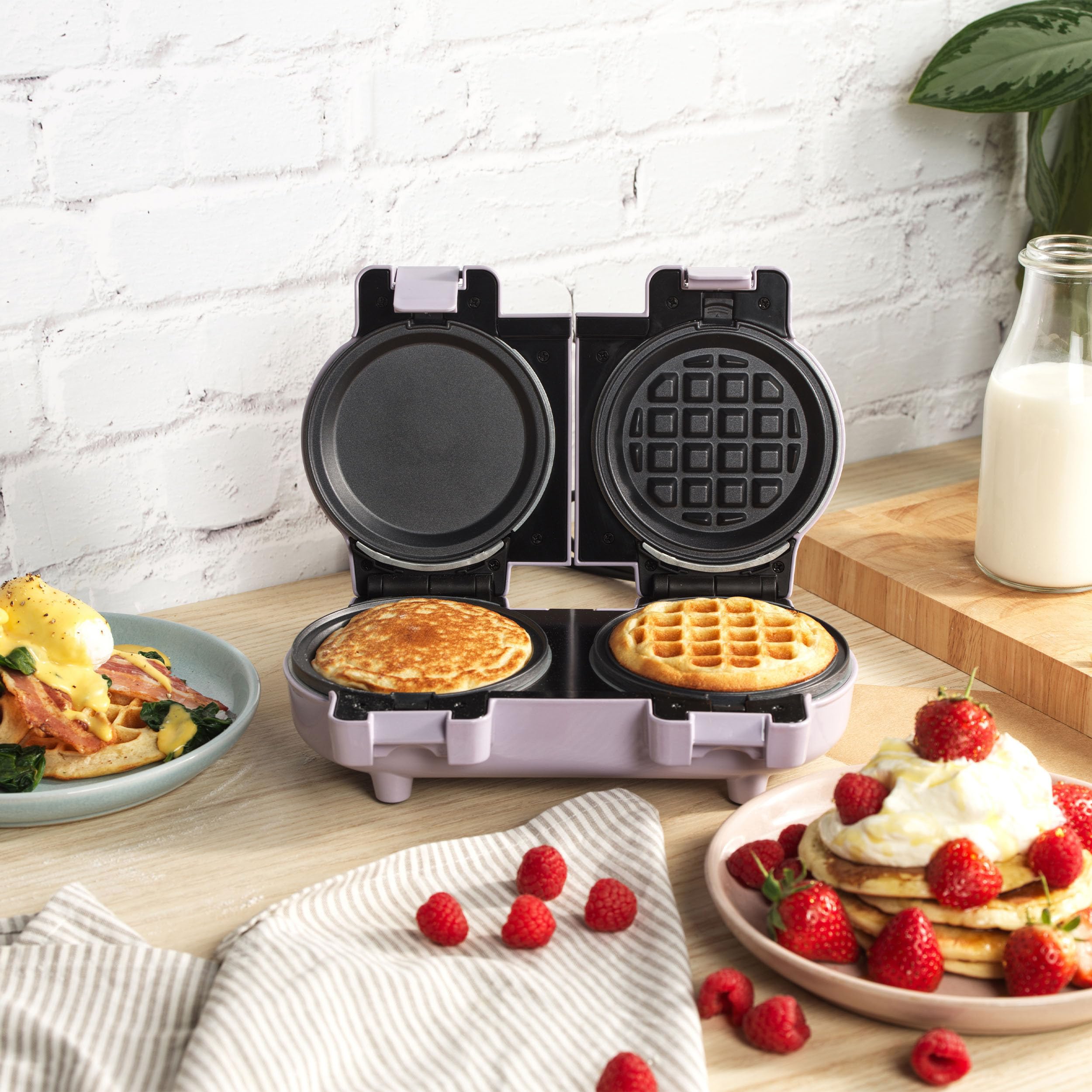 Giles & Posner Appareil de fabrication de snacks– plaques de cuisson amovibles antiadhésives, compact, inclut 4 plates pour omelettes et gâteaux, 4 à gaufres, violet pastel.