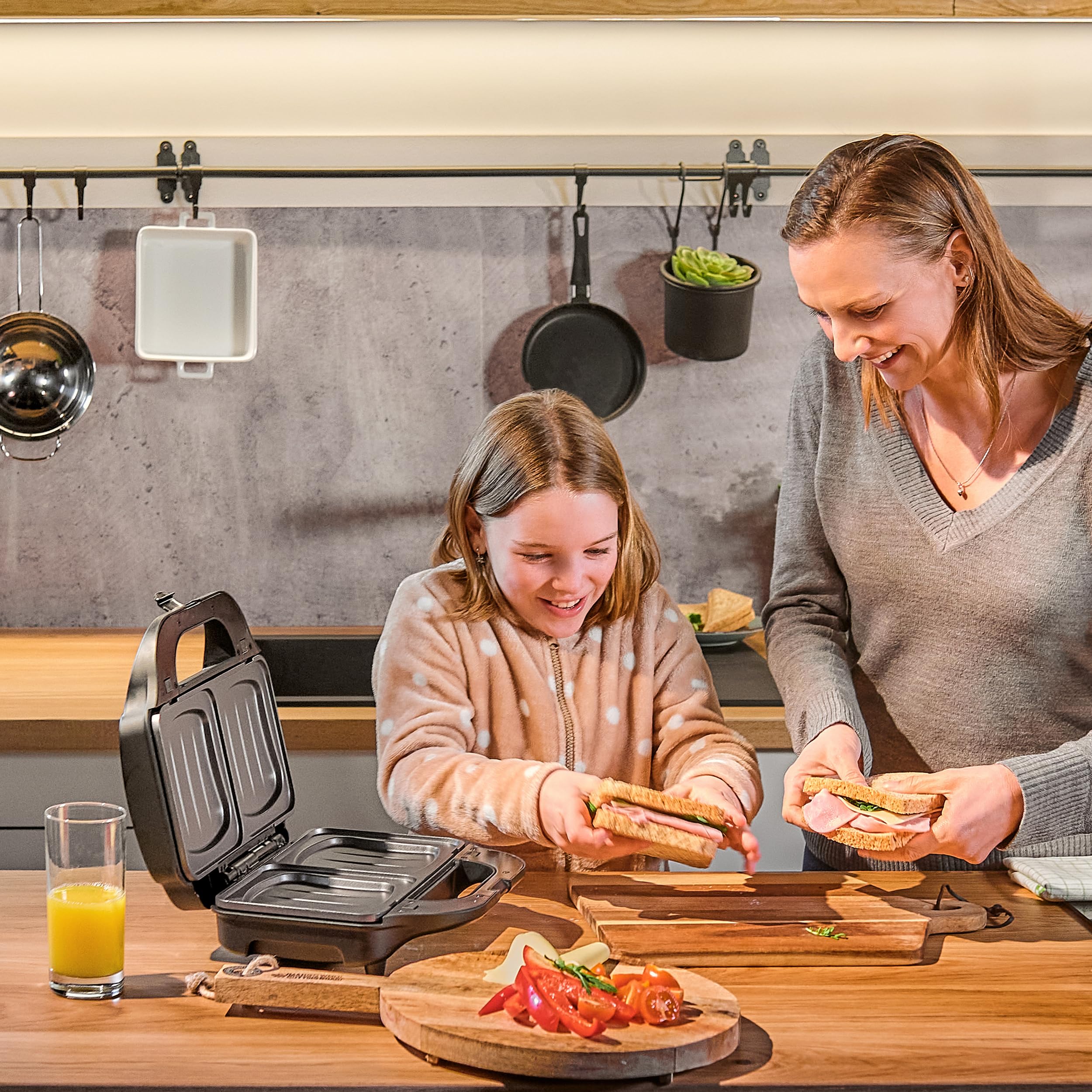 ETA Sandwichmaker 4 in 1 I Sorento I Antihaftbeschichtung für leichte Reinigung ohne Anbrennen I 900 Watt I Waffeleisen, Grill und vieles mehr