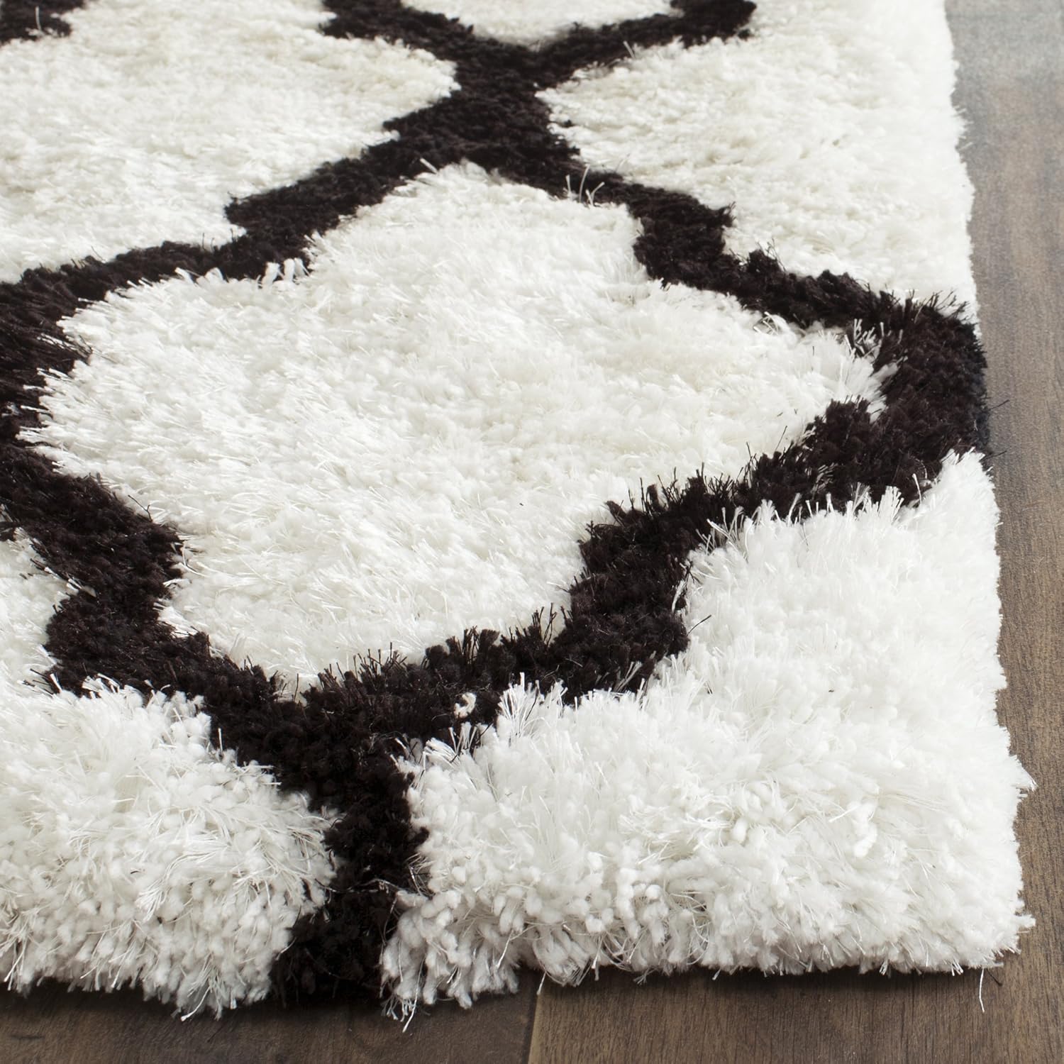 SAFAVIEH Barcelona Shag Collection 2'3" x 8' Ivory / Black BSG319C Handmade Trellis 1.75-inch Thick Runner Rug