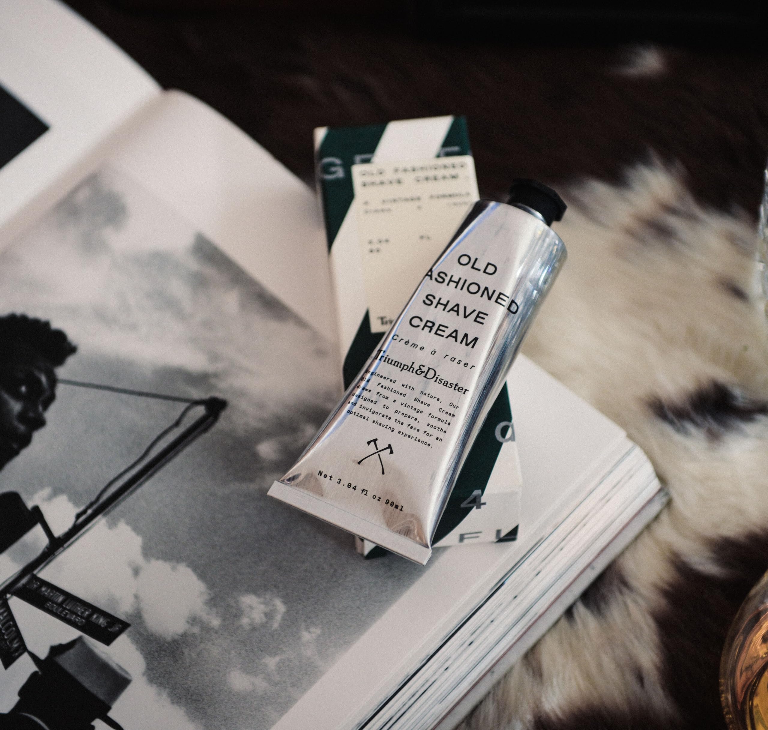 Triumph & Disaster Alte Art Shacle creme - 90 ml Tube (gibt 90 + Rasuren) - mit organischen Verbindungen Kokosöl-Extrakte und Wirkstoffe, um eine glatte enge und komfortable Nassrasur zu liefern
