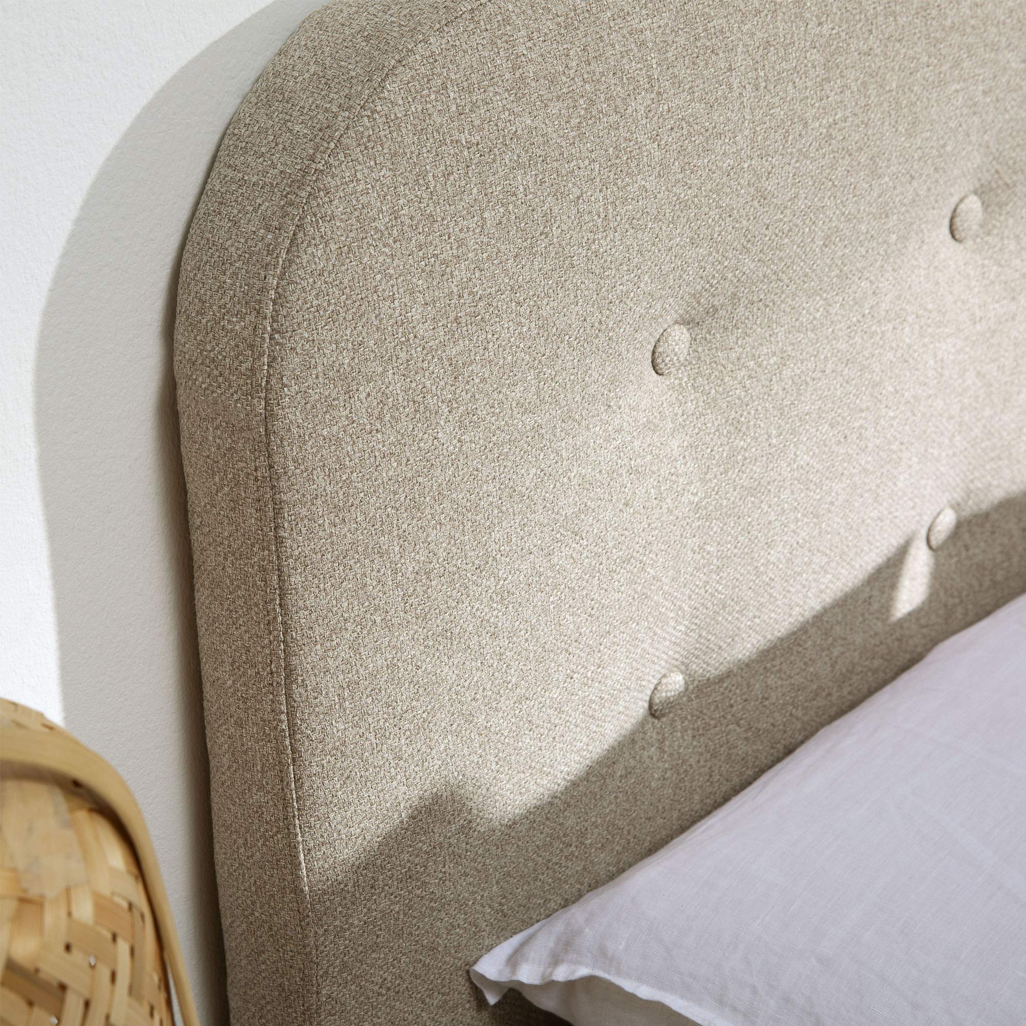Tête de lit tapissée Saona 140x60 cm Couleur Beige, Rembourré avec de la Mousse, pour lit 135cm, Boutons en capitonné, 8cm d'épaisseur, système de Fixation Inclus.