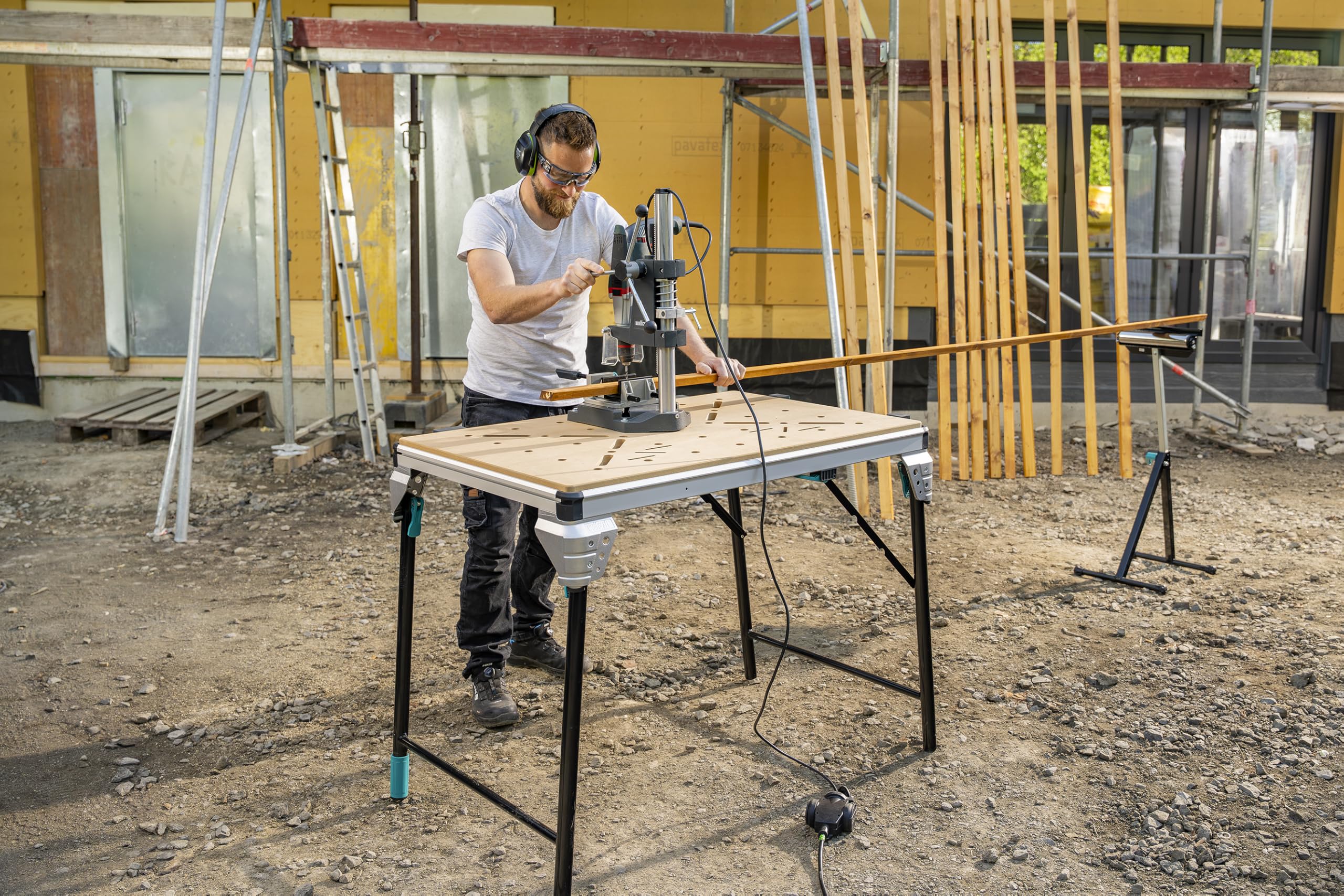 wolfcraft Master Work 1600 - Werkbank - mobiler klappbarer Arbeitstisch für Werkstatt & Baustelle - höhenverstellbarer Fuß - Maße 1035 x 695 mm - Tragfähigkeit 125 kg - Made in Europe - 6909000