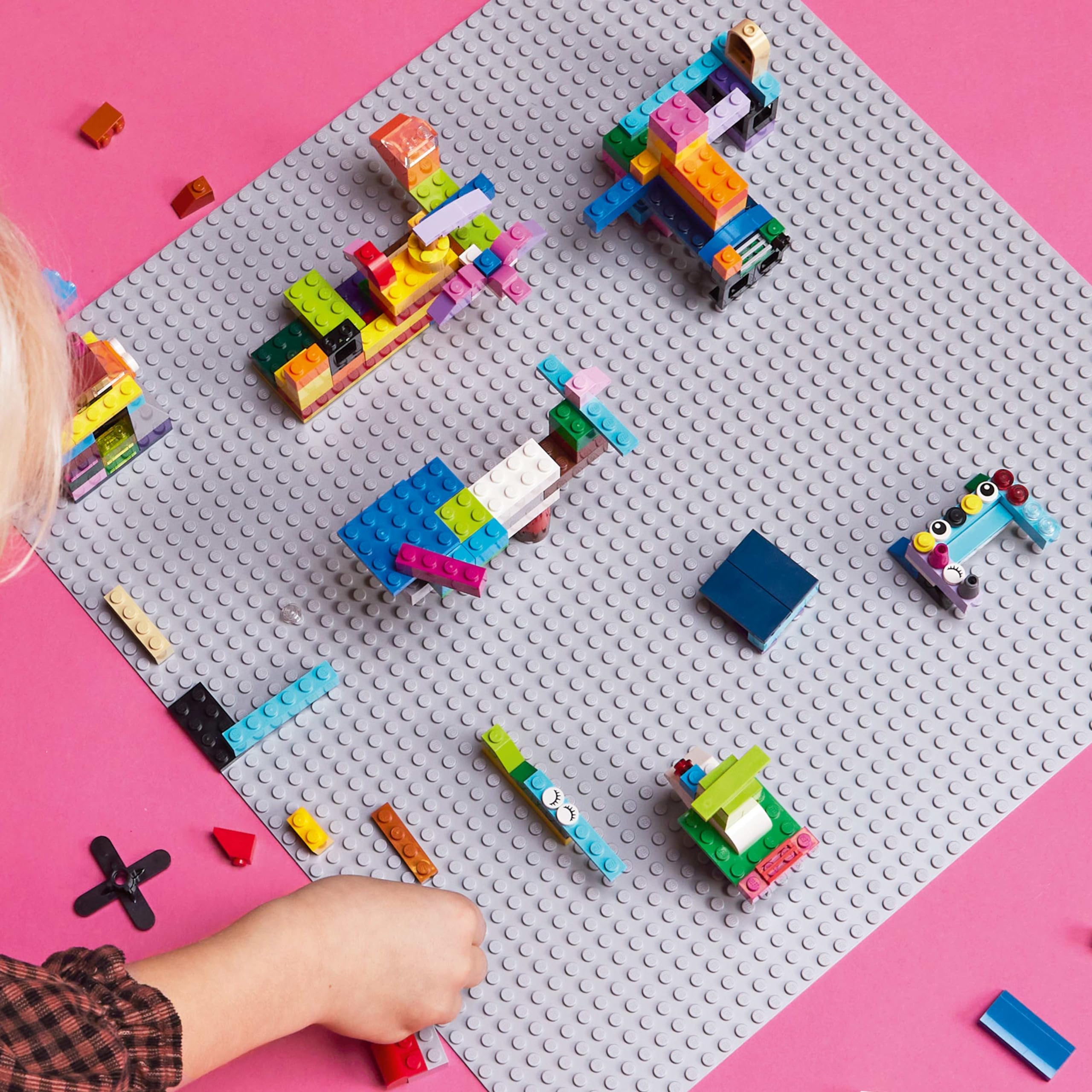 LEGO Classic - Caja de ladrillos de construcción media + placa gris (grande) para niños de 4 años