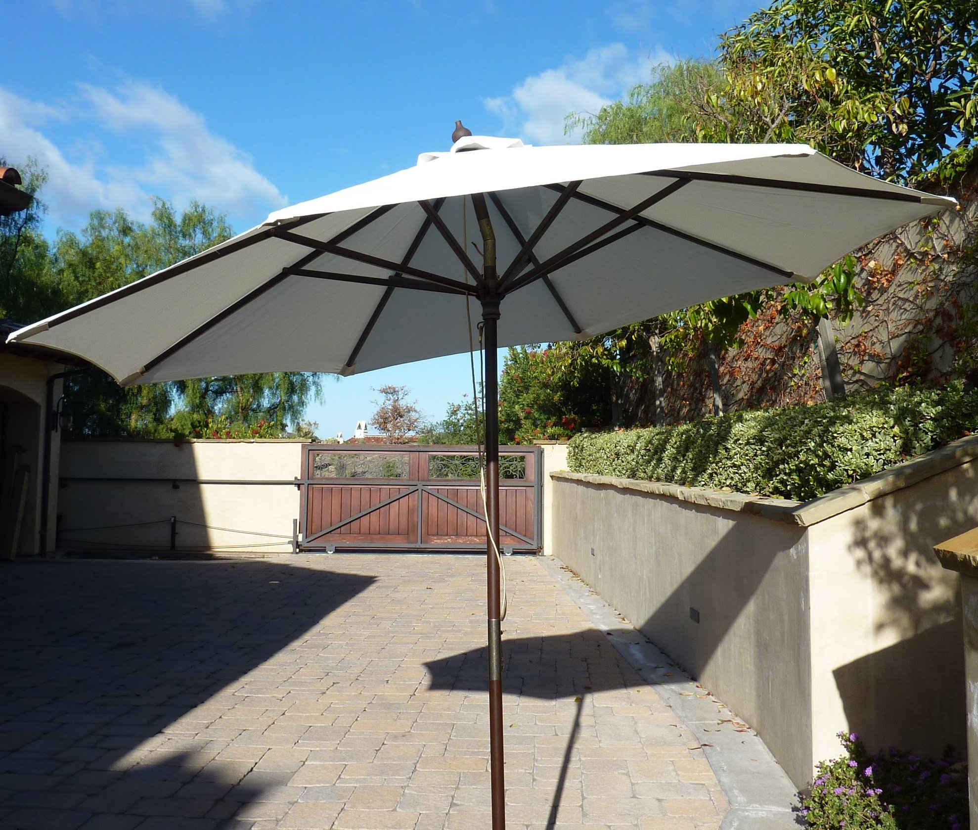 Amazon Com Formosa Covers 9ft Rotating Tilt Wooden Market Umbrella In Natural Patio Umbrellas Garden Outdoor
