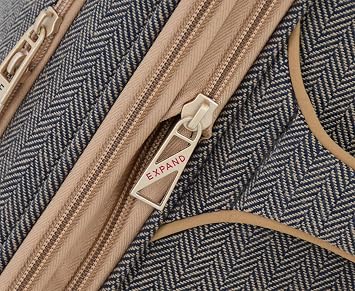 London Fog Kensington Navy Sand Herringbone 28 Expandable Spinner