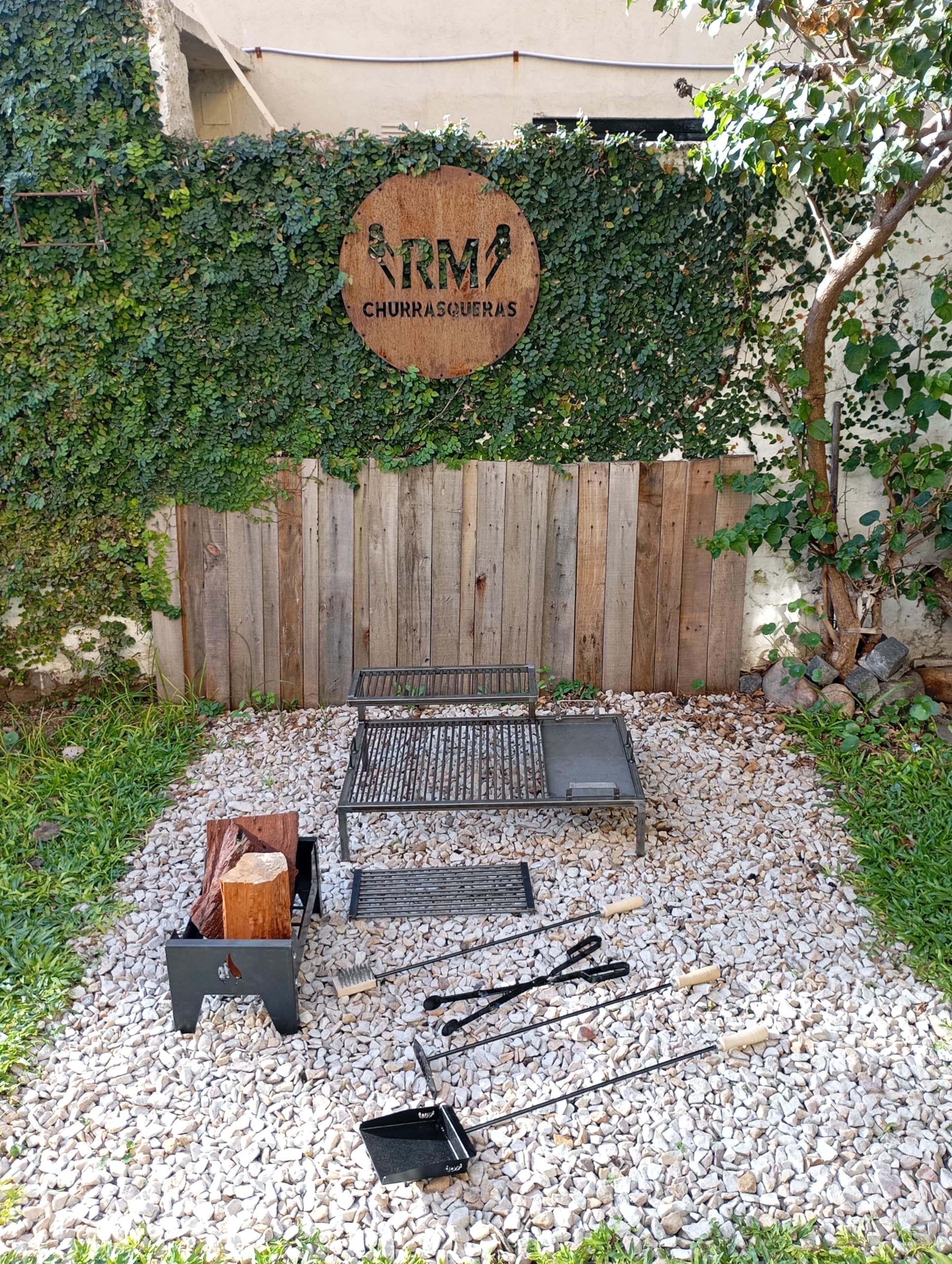 Griglia argentina di lusso con moduli in ferro rimovibili - Griglia argentina in ferro - BBQ Parrilla Asado + braciere + strumenti per il fuoco (70 x 50 cm)