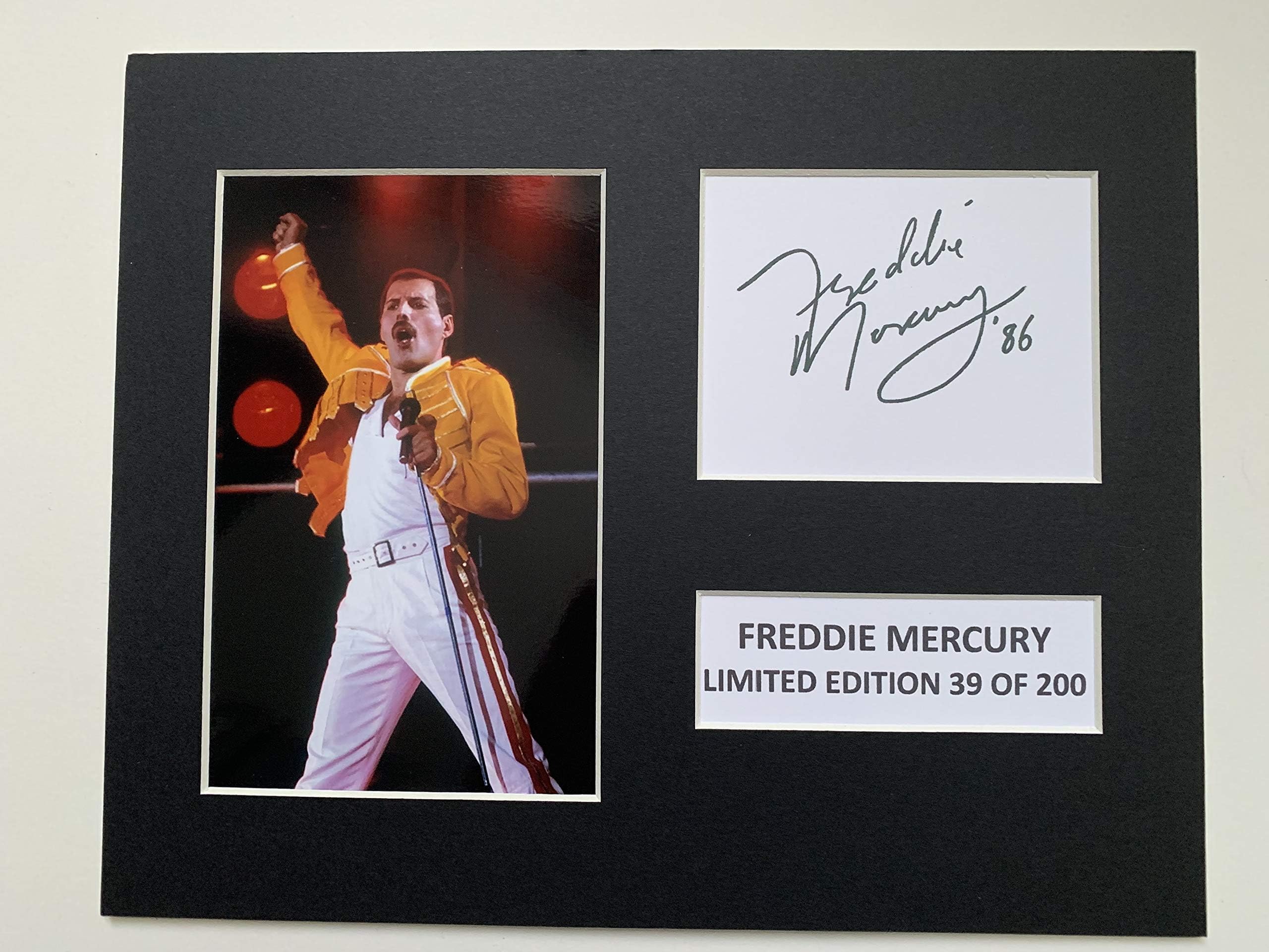 LIMITED EDITION FREDDIE MERCURY SIGNED DISPLAY PRINTED AUTOGRAPH AUTOGRAPH AUTOGRAF AUTOGRAM SIGNIERT SIGNATURE MOUNT FRAME
